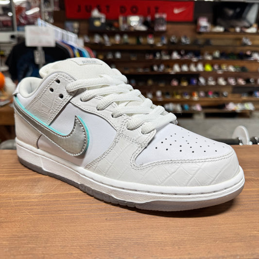 Nike SB Dunk Low 'Diamond Supply White' Size 7 (DS)