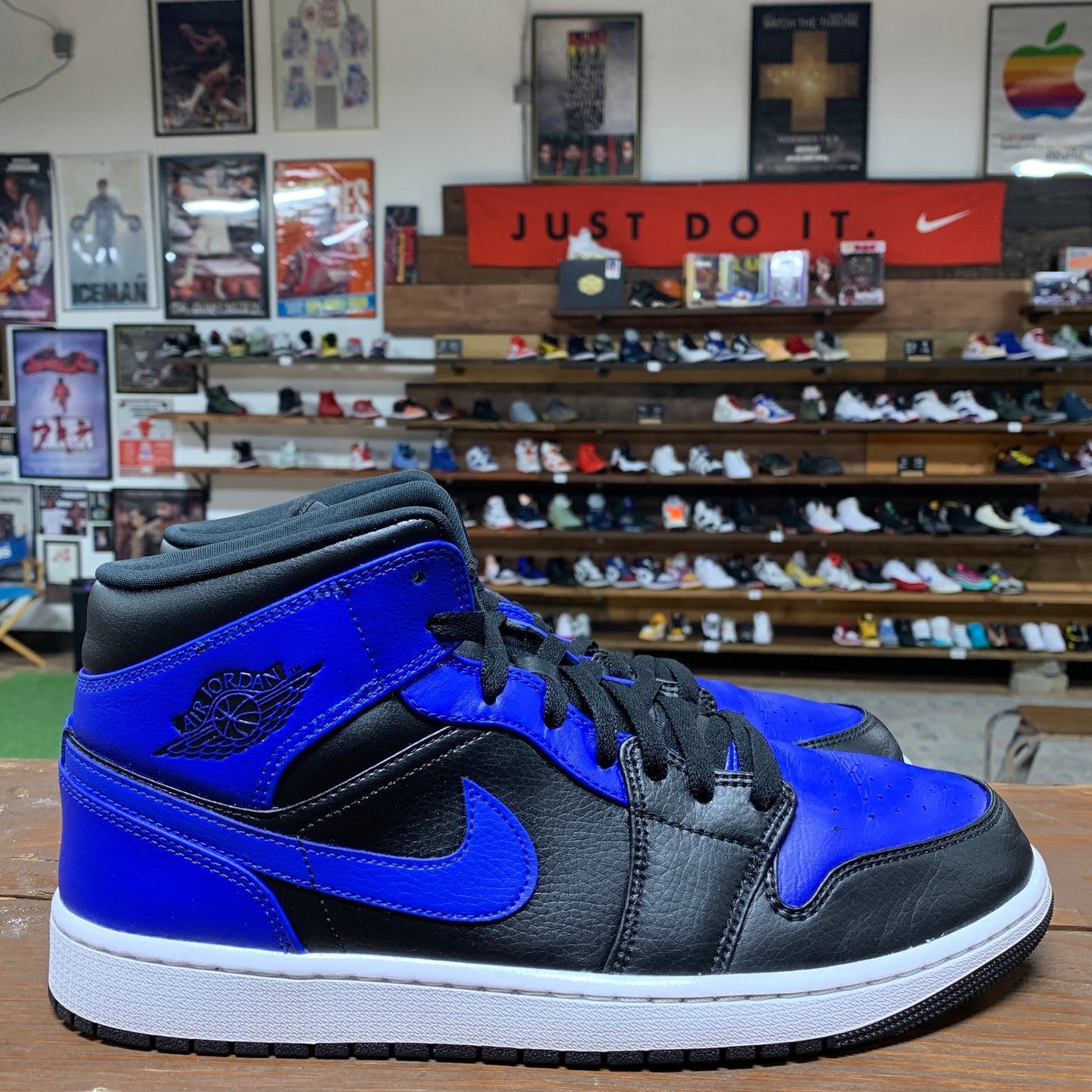 Jordan 1 Mid 'Hyper Royal' Size 12