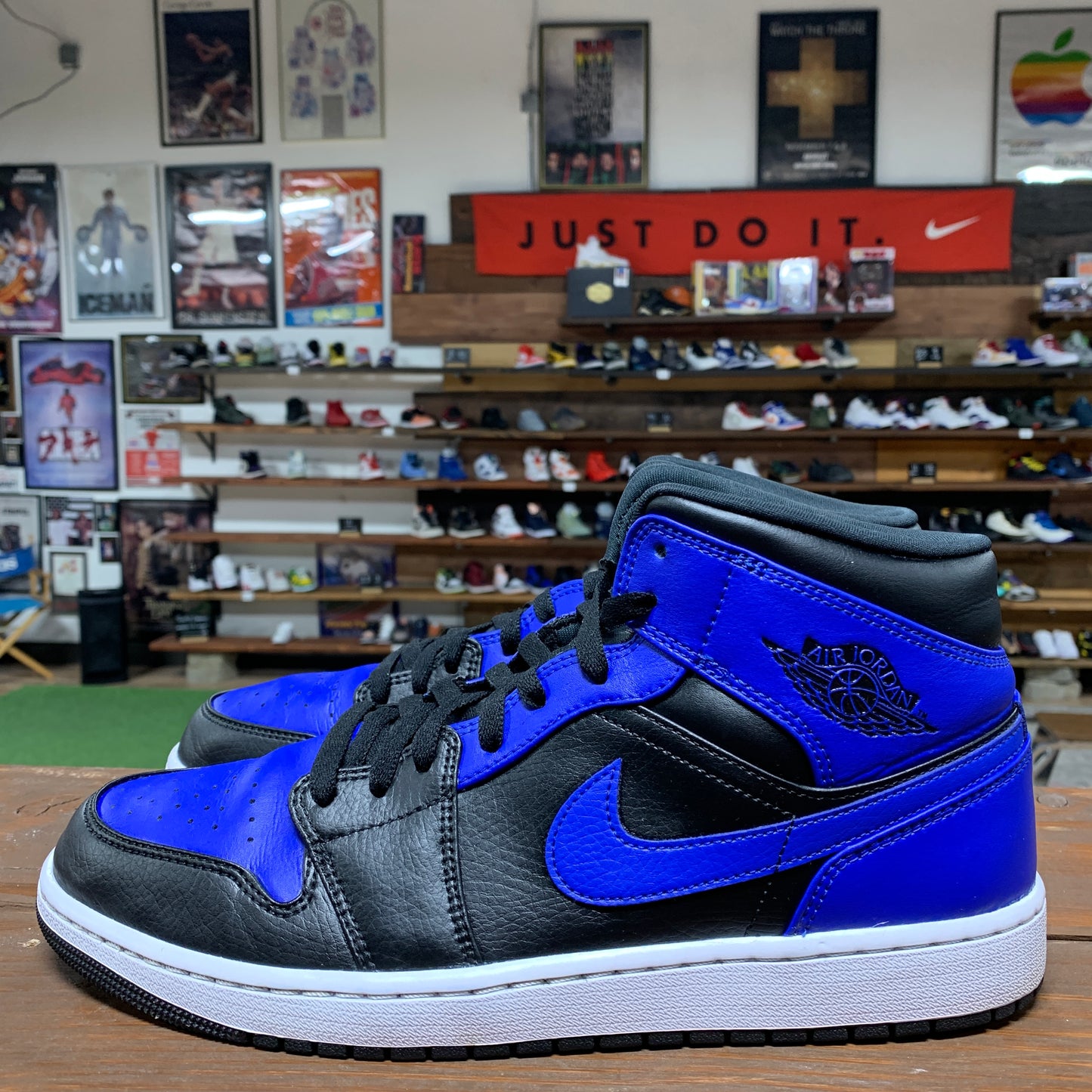 Jordan 1 Mid 'Hyper Royal' Size 12