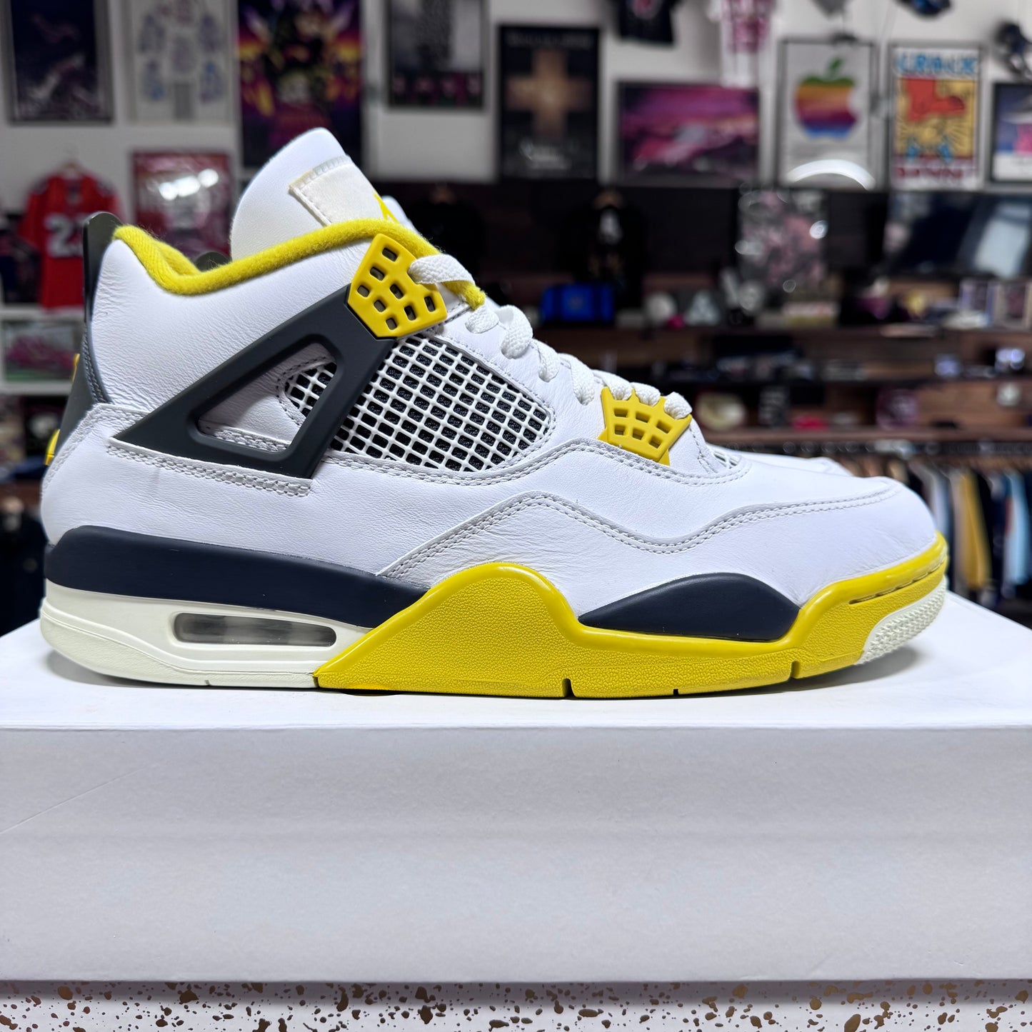 Jordan 4 'Vivid Sulfur' Size 10M/11.5W
