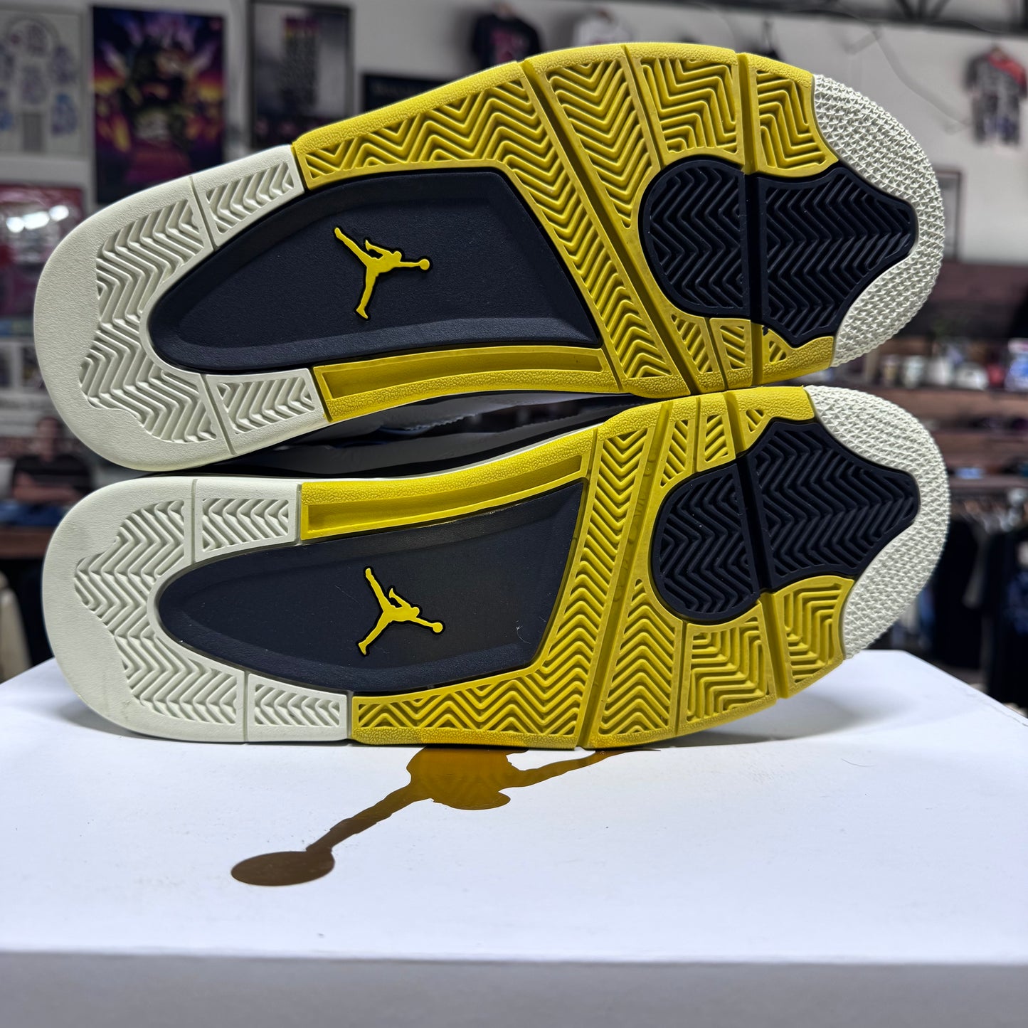 Jordan 4 'Vivid Sulfur' Size 10M/11.5W