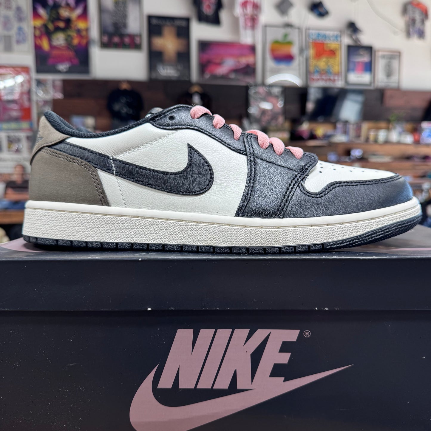 Jordan 1 Low 'Mocha' Size 10