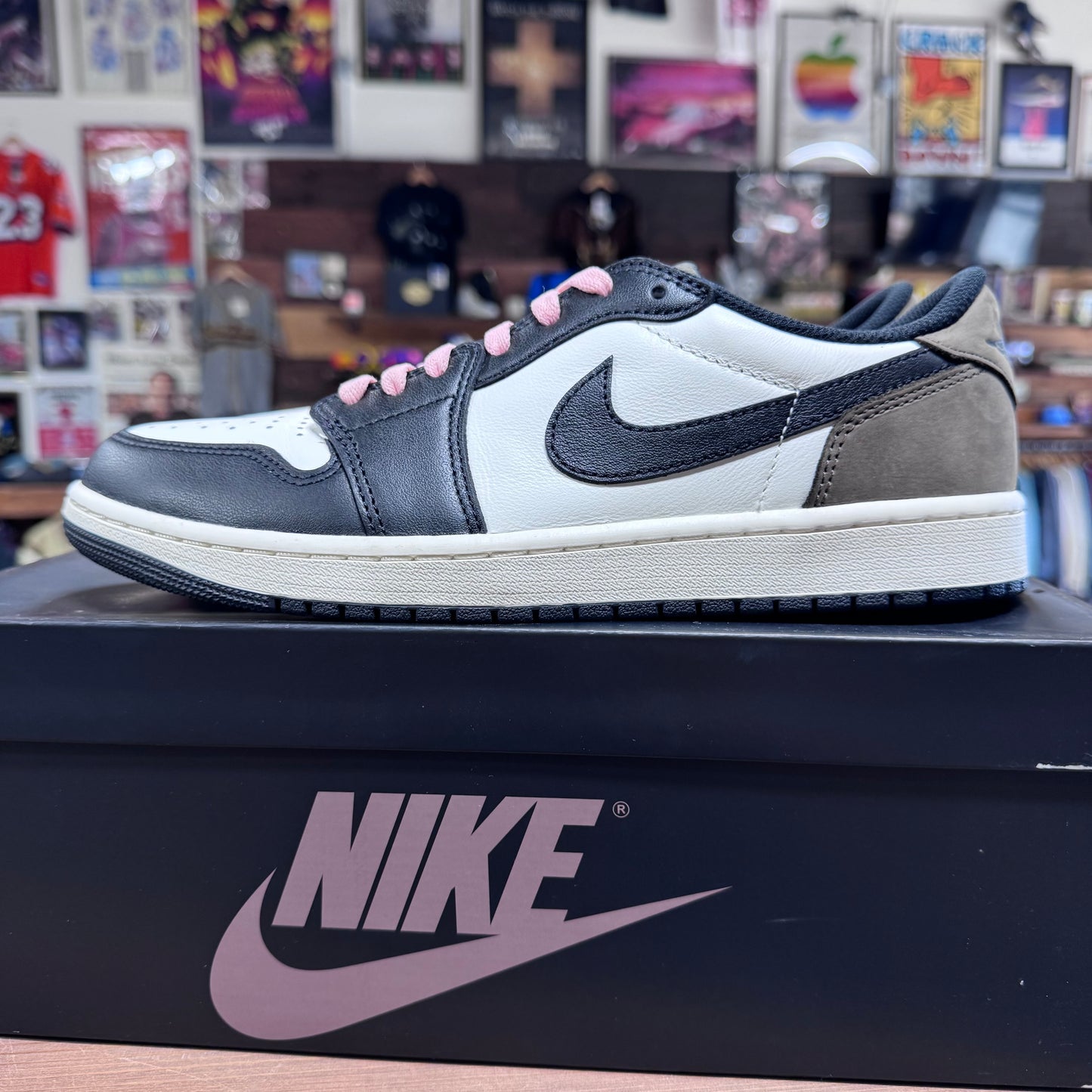 Jordan 1 Low 'Mocha' Size 10