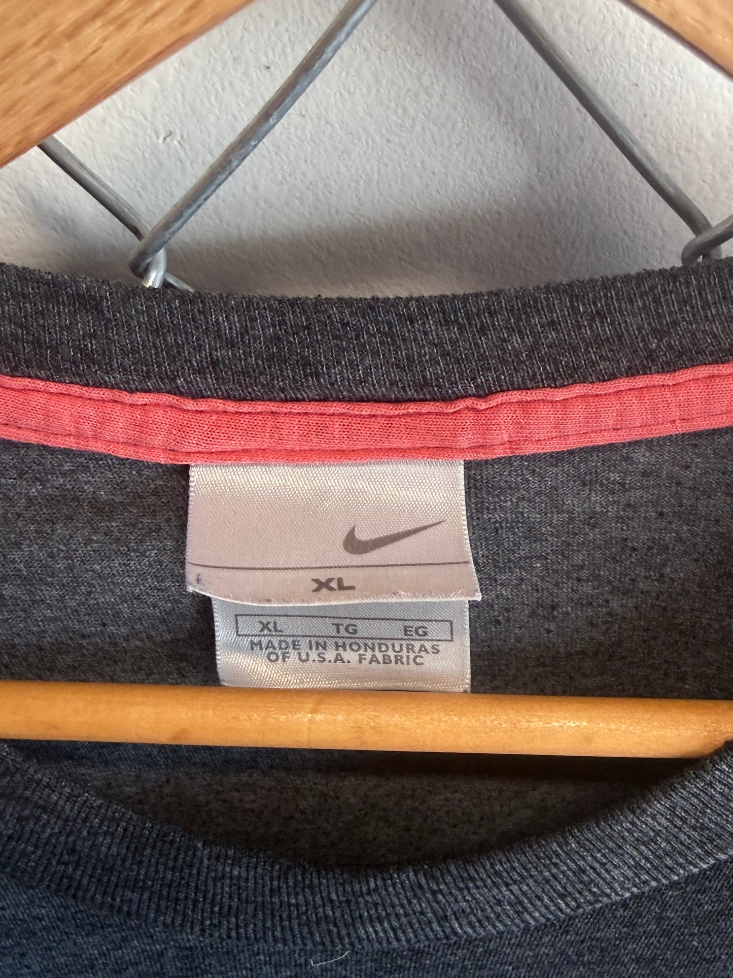 Vintage Y2K Nike Small Swoosh Logo Graphic Tee Size XL