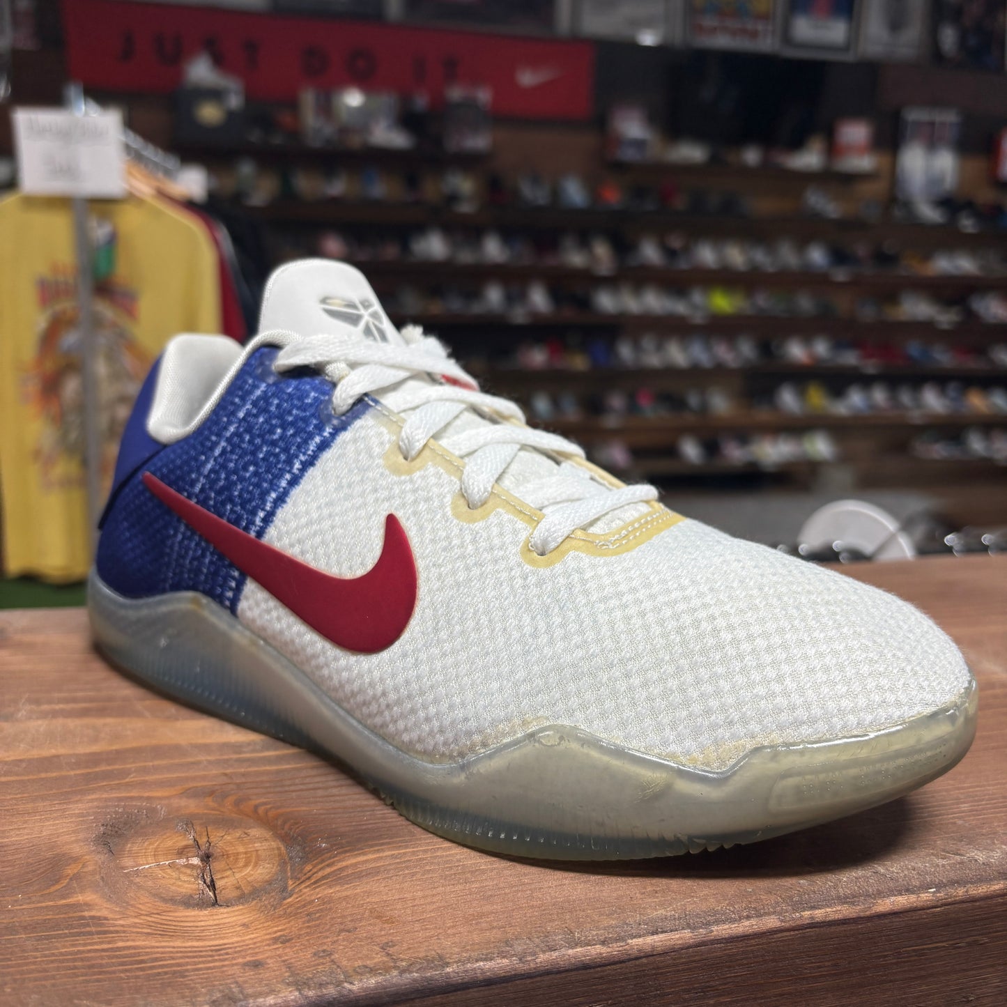 Nike Kobe 11 Elite Low 'USA' Size 7Y
