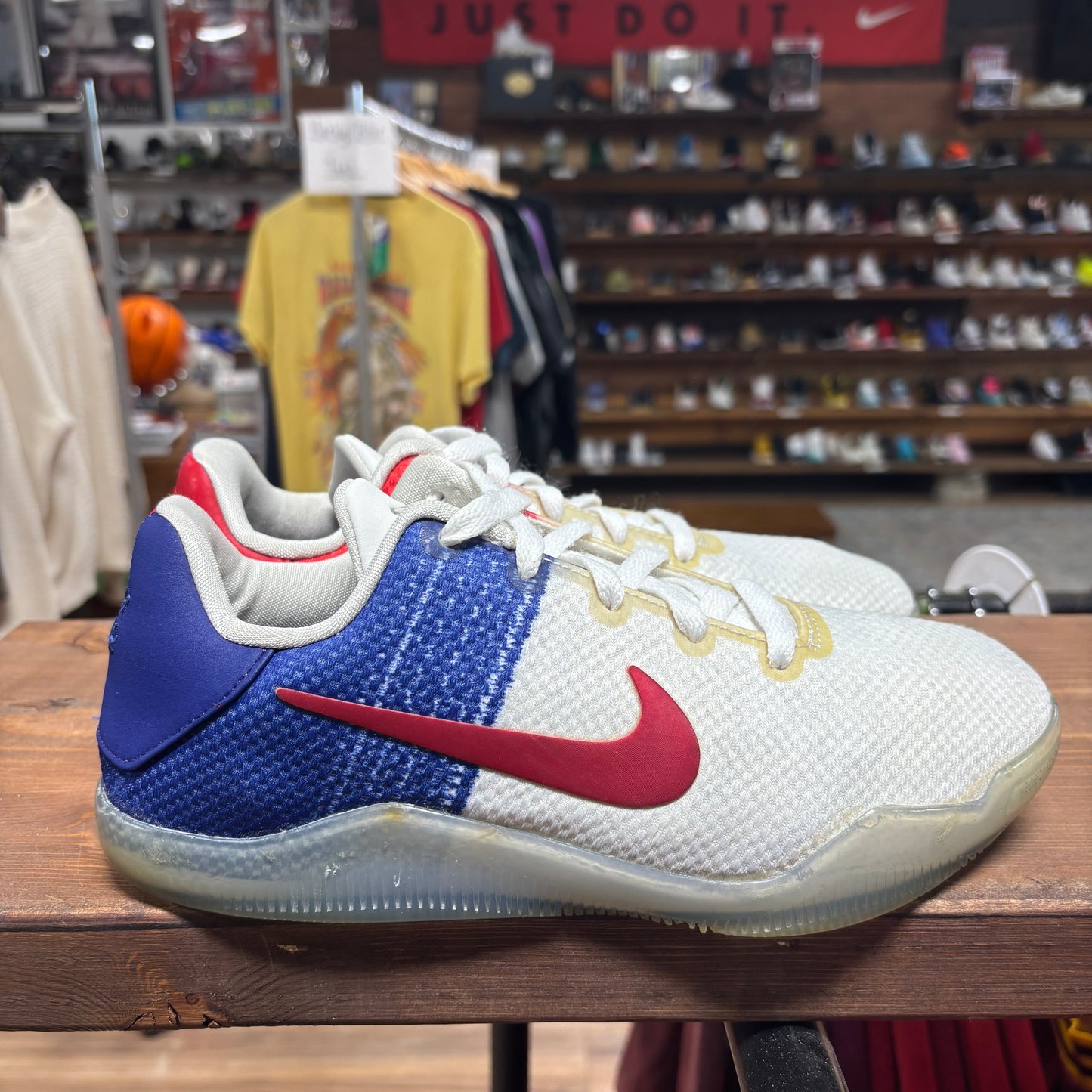 Nike Kobe 11 Elite Low 'USA' Size 7Y