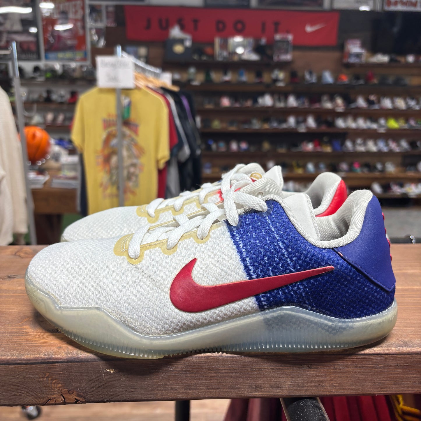 Nike Kobe 11 Elite Low 'USA' Size 7Y