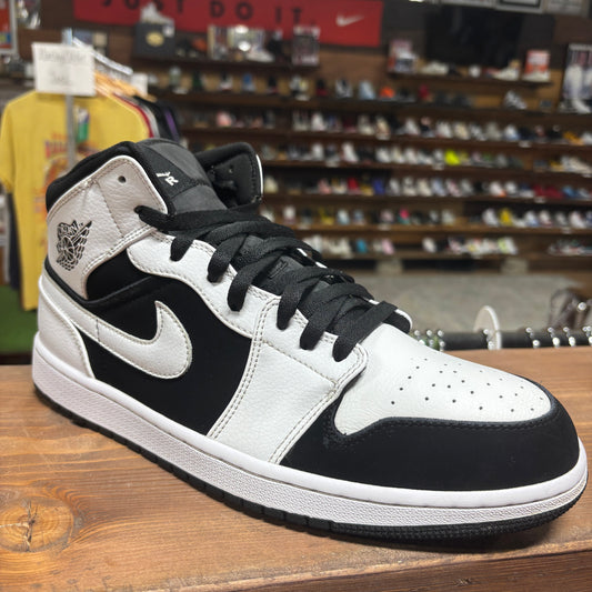 Jordan 1 Mid 'Tuxedo' Size 11