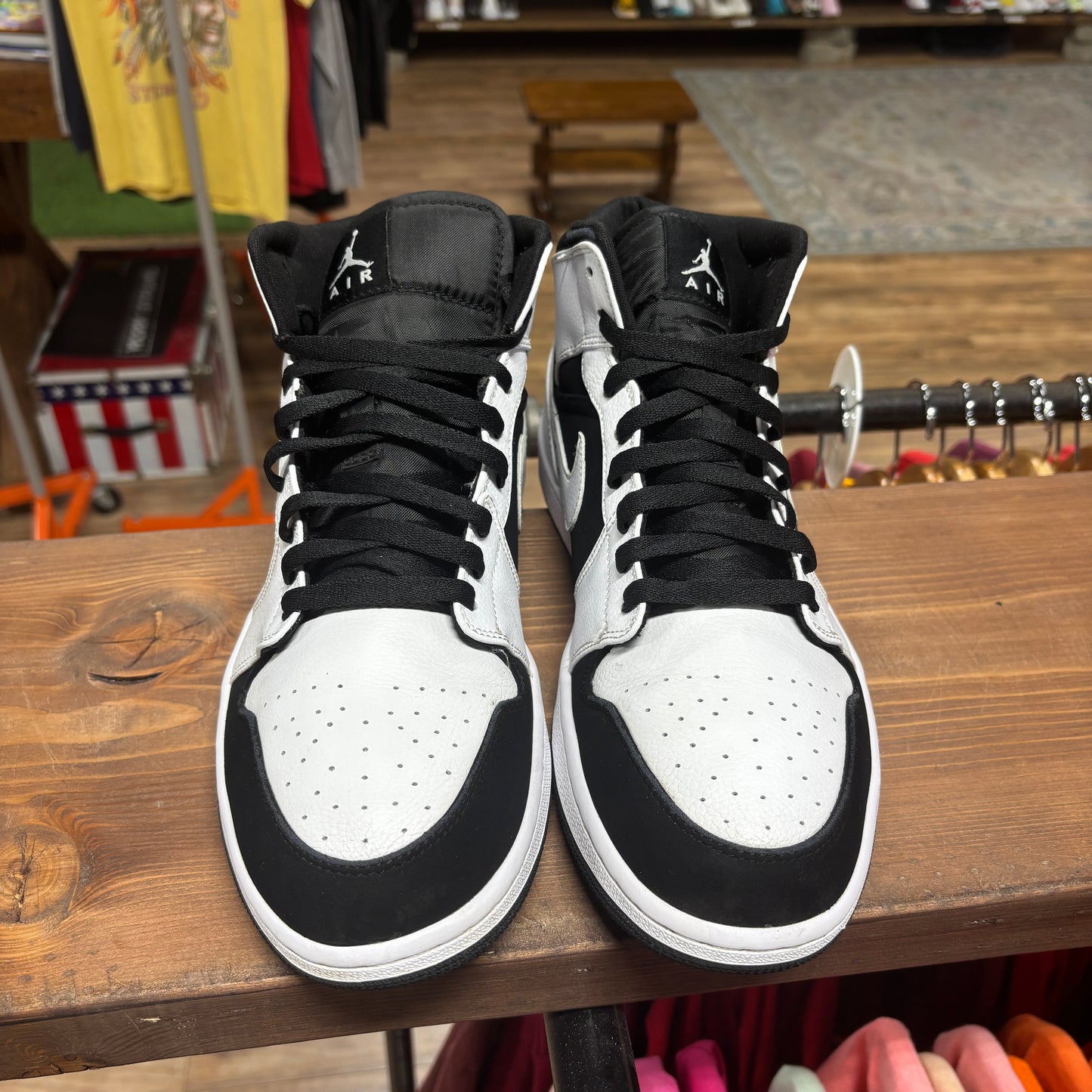 Jordan 1 Mid 'Tuxedo' Size 11