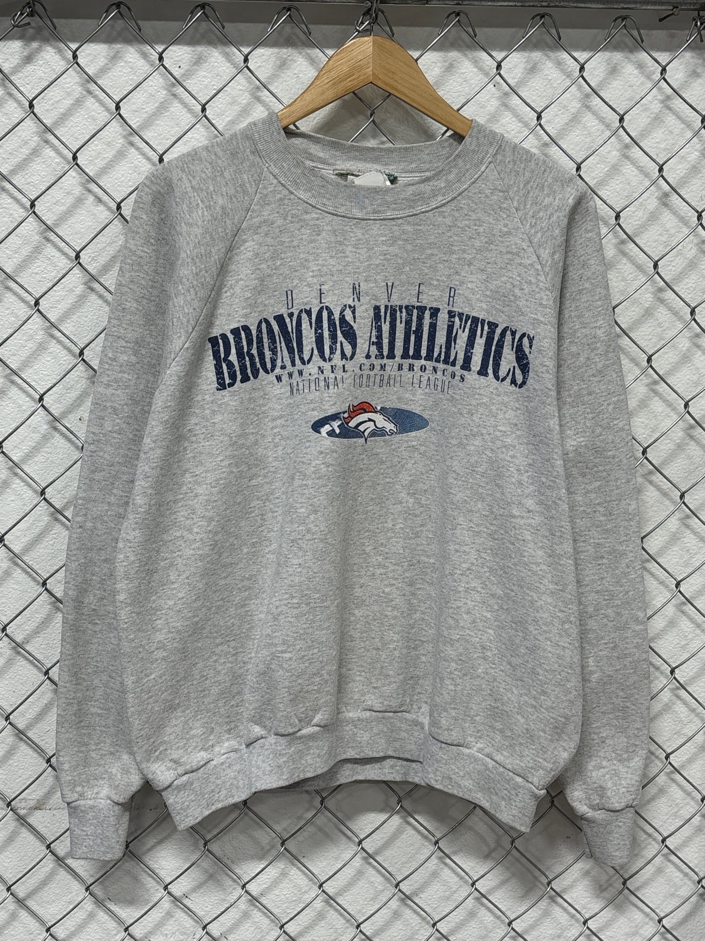 Vintage Y2K Denver Broncos NFL Logo Grey Sweater Size XL