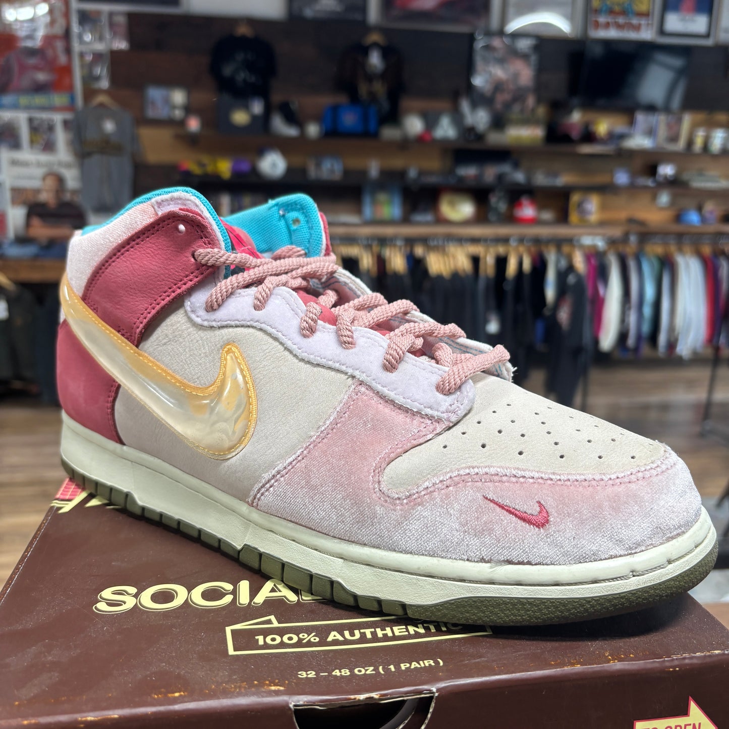 Nike SB Dunk Mid 'Strawberry Milk' Size 11