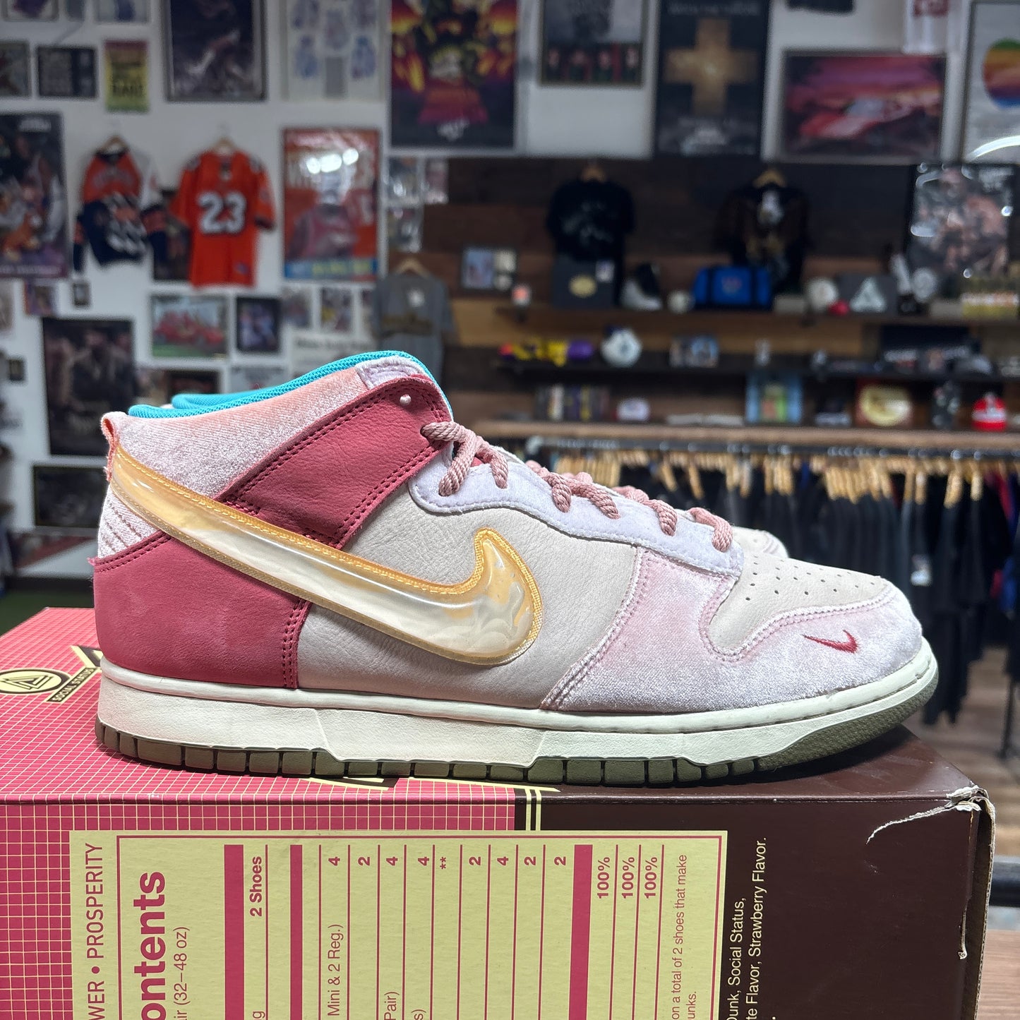Nike SB Dunk Mid 'Strawberry Milk' Size 11