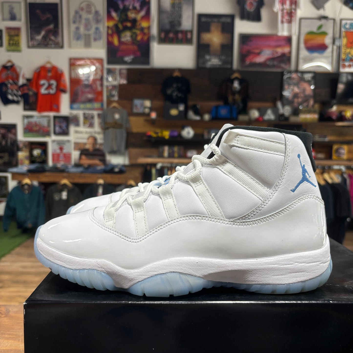 Jordan 11 'Legend Blue' Size 10