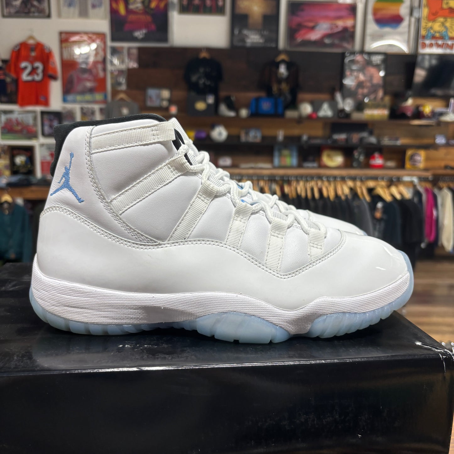 Jordan 11 'Legend Blue' Size 10