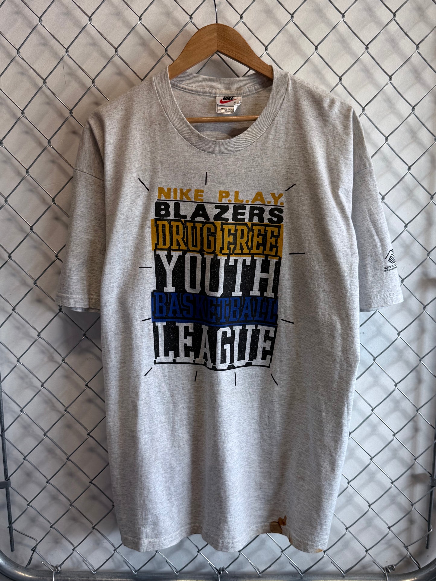 Vintage 90's Nike Play Youth Basketball League Blazers Graphic Tee Size XL