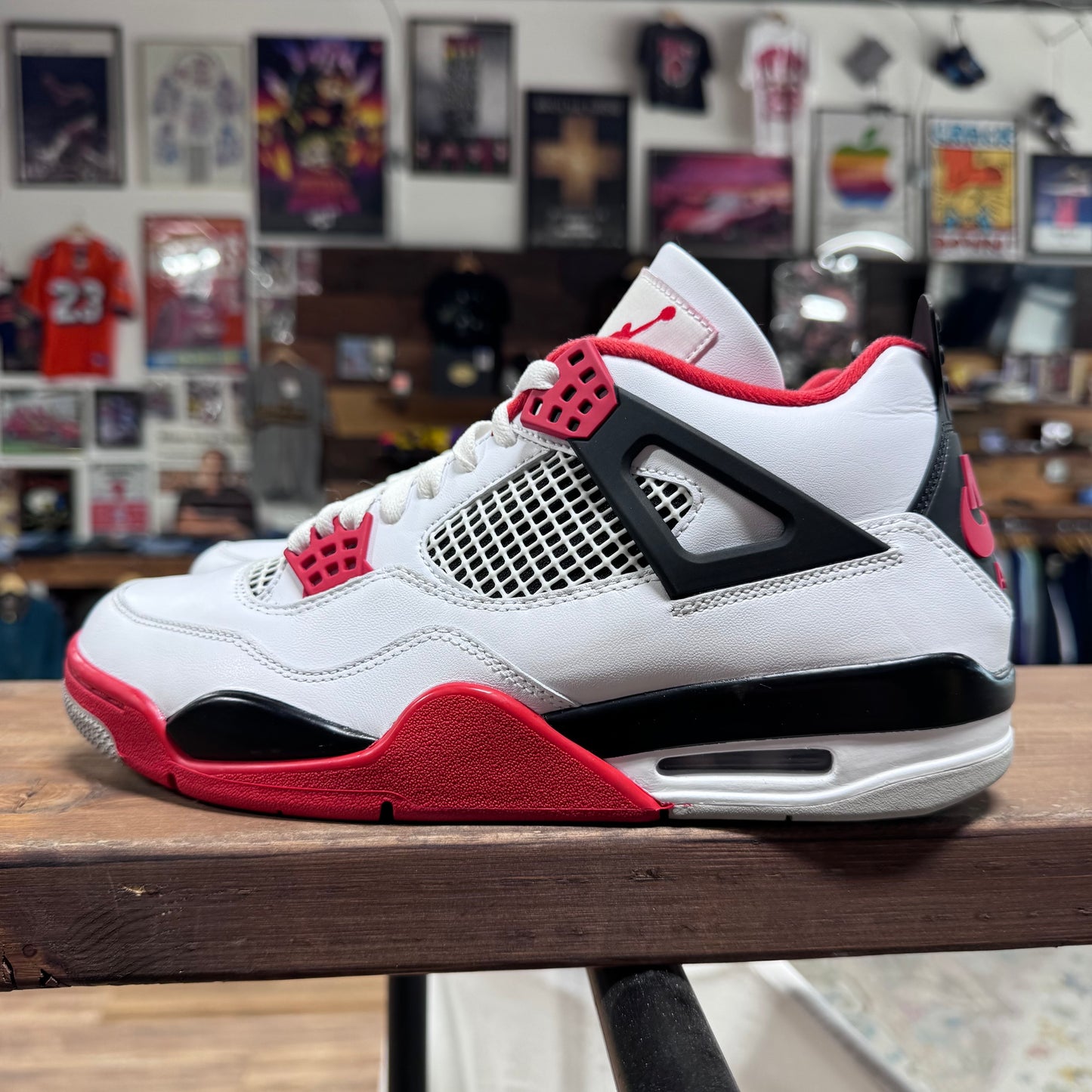 Jordan 4 'Fire Red' Size 9.5