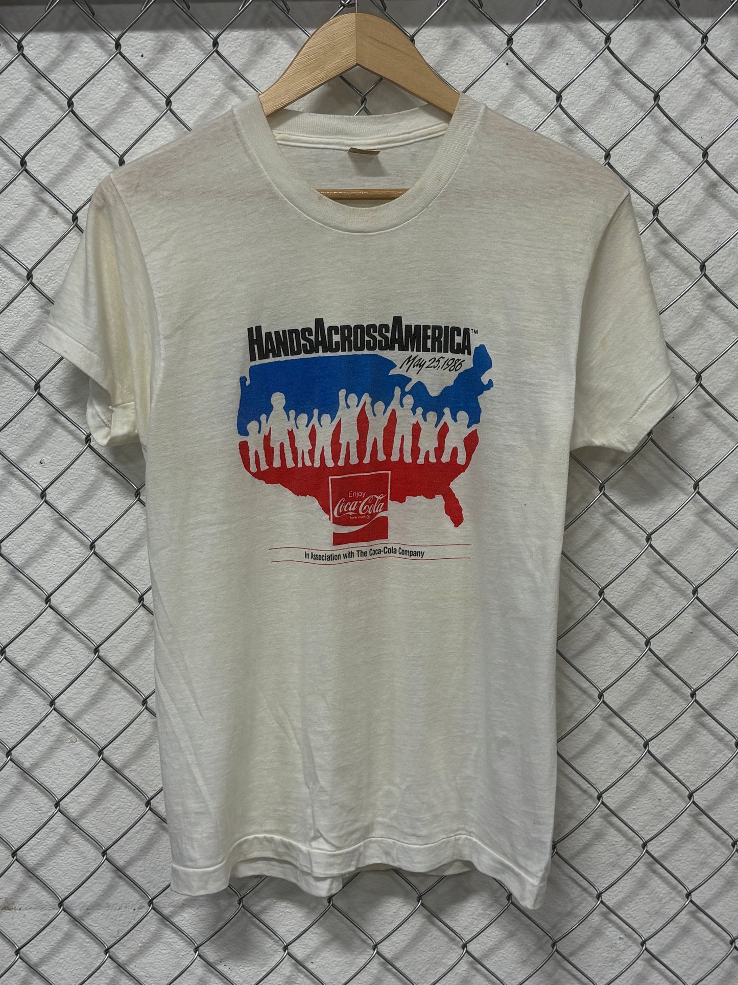 Vintage 1986 Coca Cola Hands Across America Graphic Tee Size Large