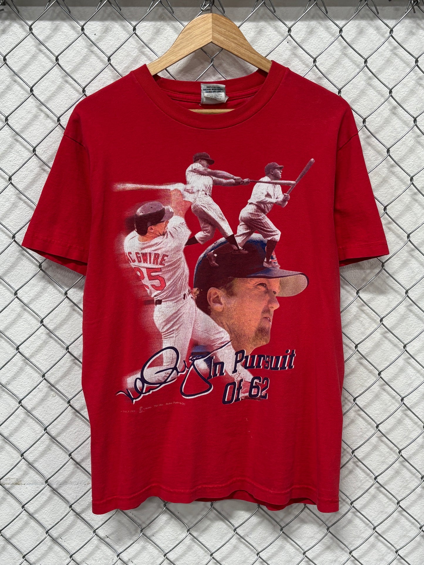 Vintage Mark McGwire Pursuit of 62 Baseball Graphic Tee Size Medium