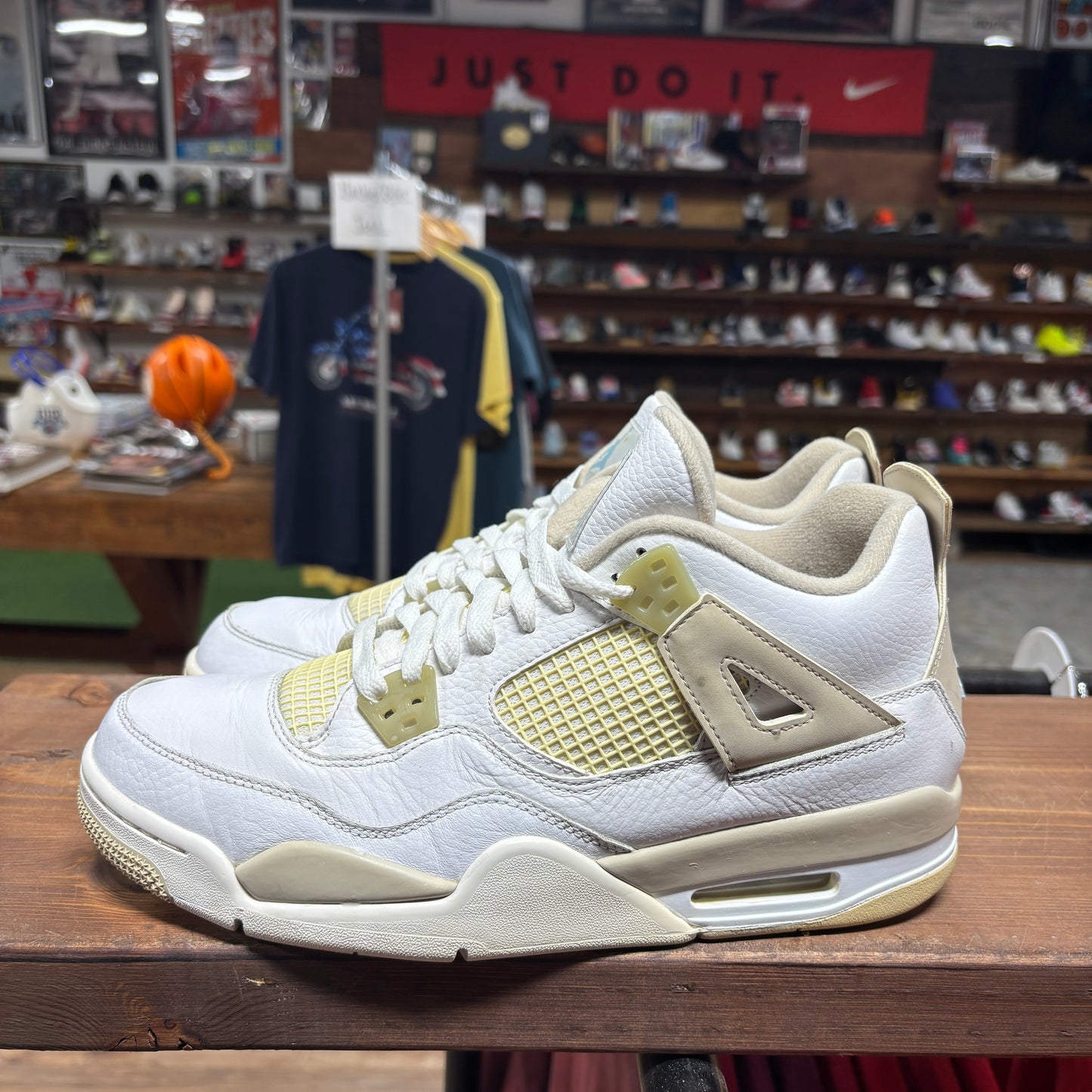 Jordan 4 'Linen' Size 9.5Y
