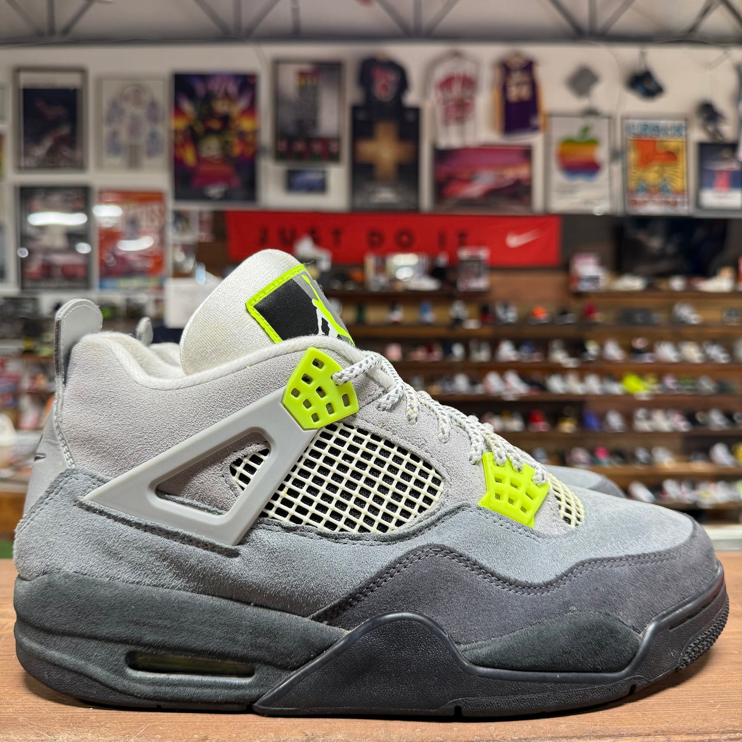 Jordan 4 'Neon 95' Size 9