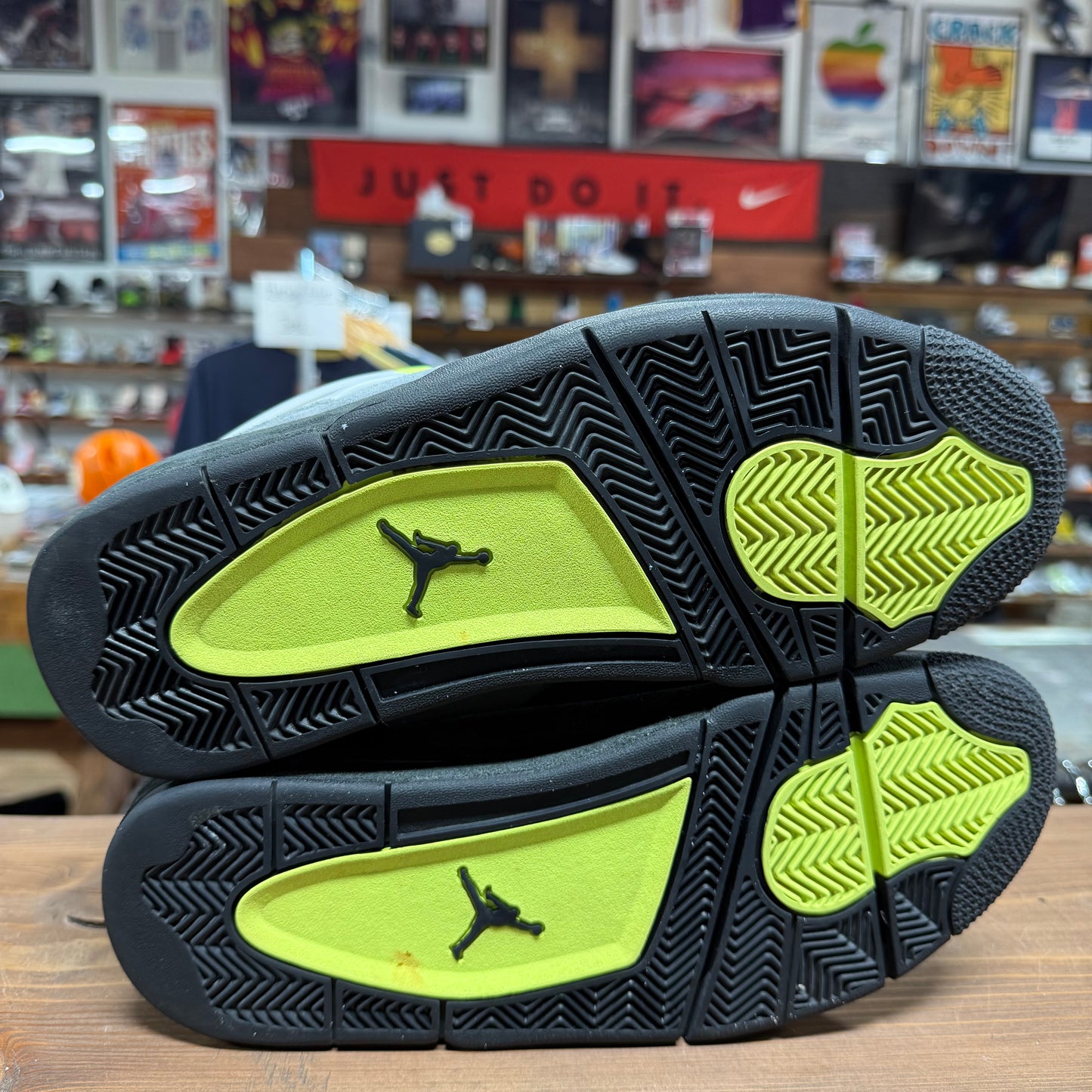 Jordan 4 'Neon 95' Size 9