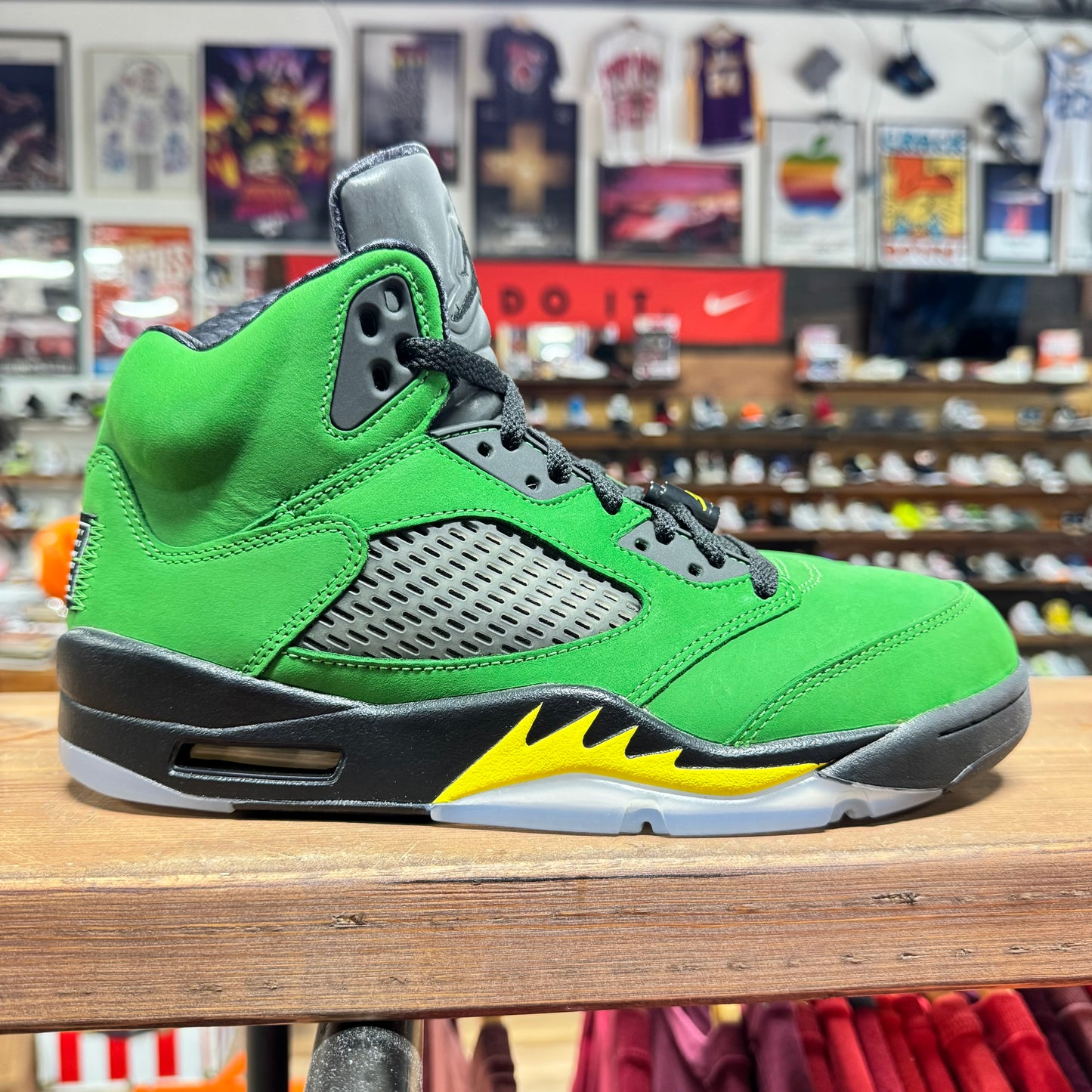 Jordan 5 'Oregon' Size 9