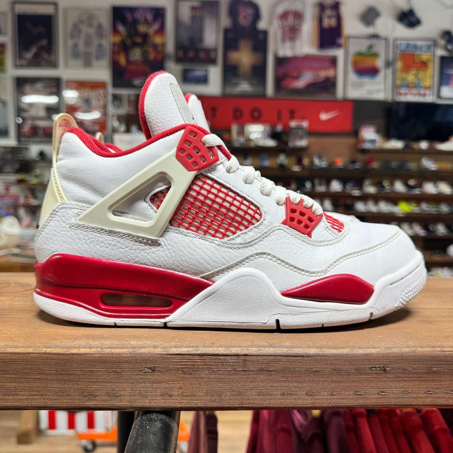 Jordan 4 'Alternate 89' Size 9