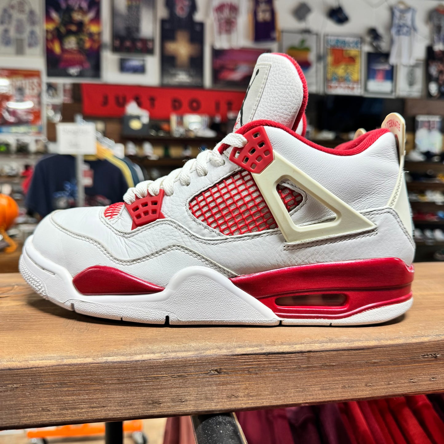 Jordan 4 'Alternate 89' Size 9