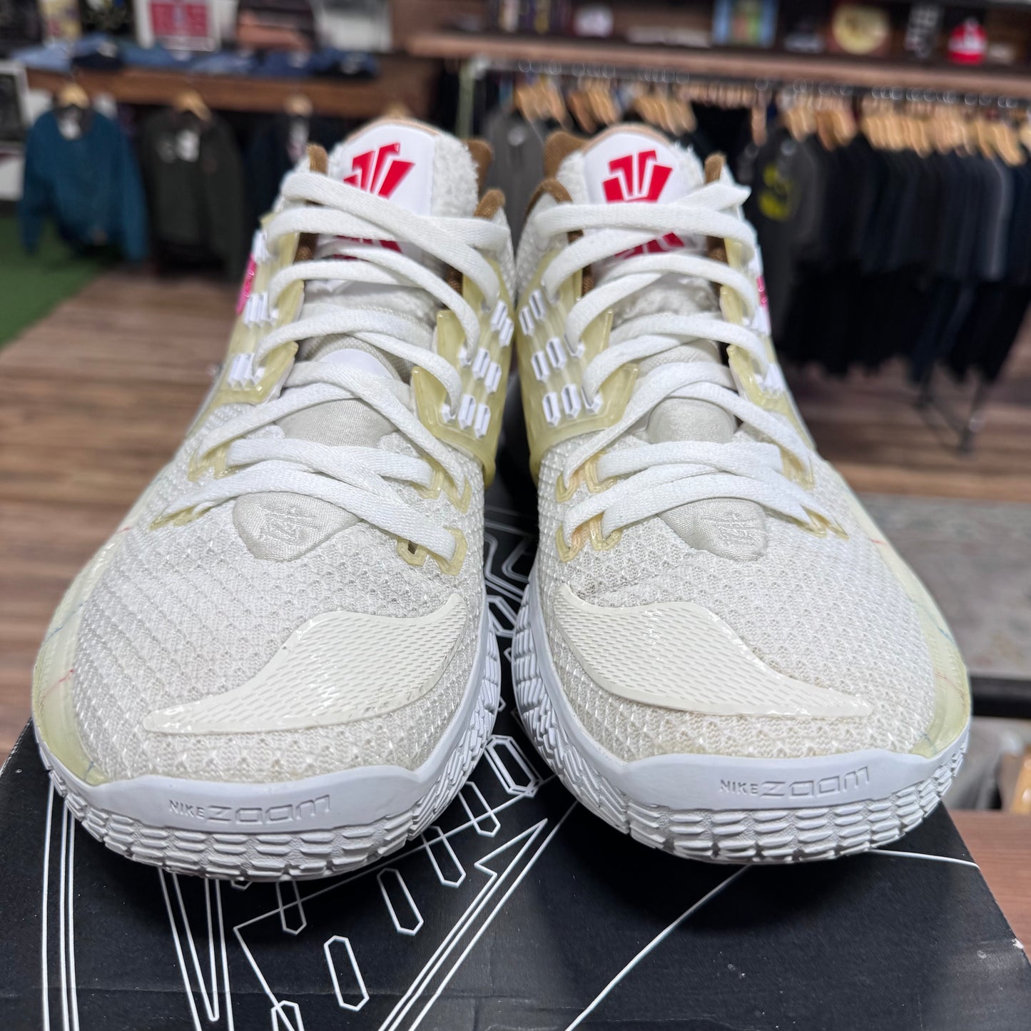 Nike Kyrie 2 'Sandy Cheeks' Size 12