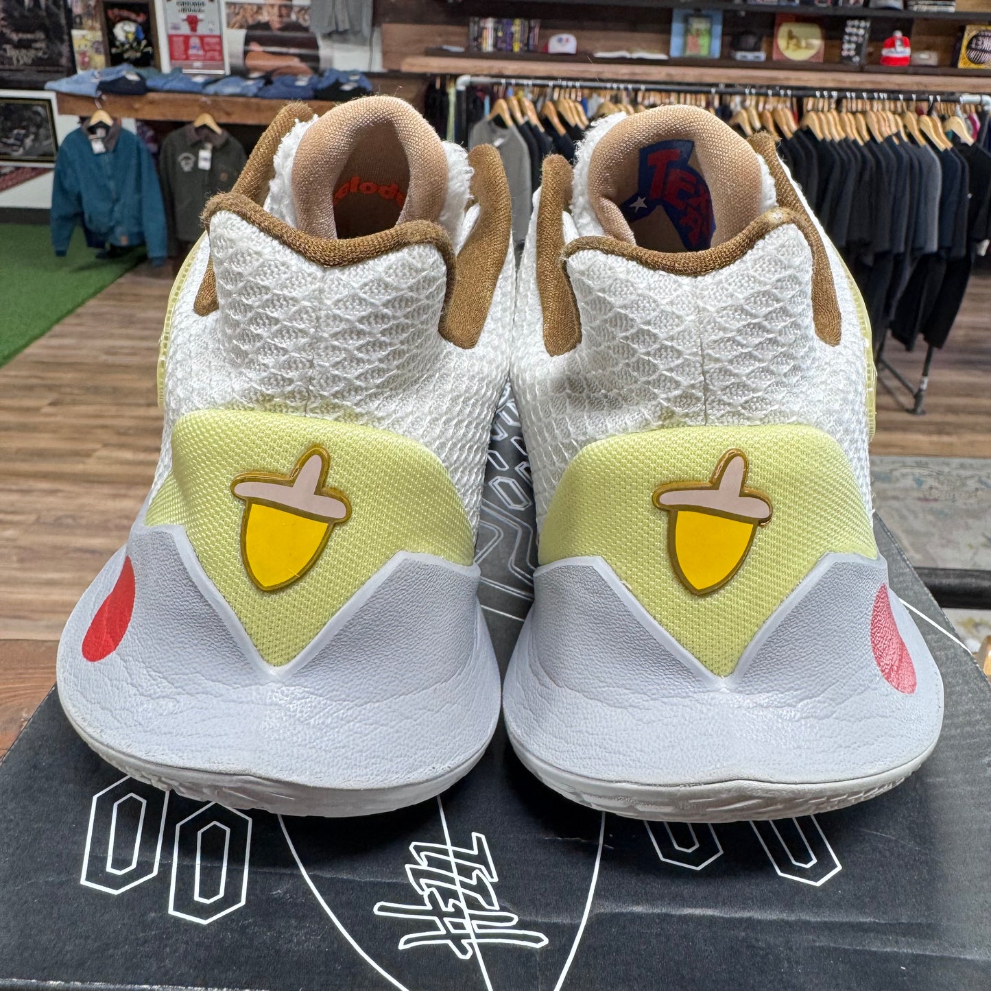 Nike Kyrie 2 'Sandy Cheeks' Size 12