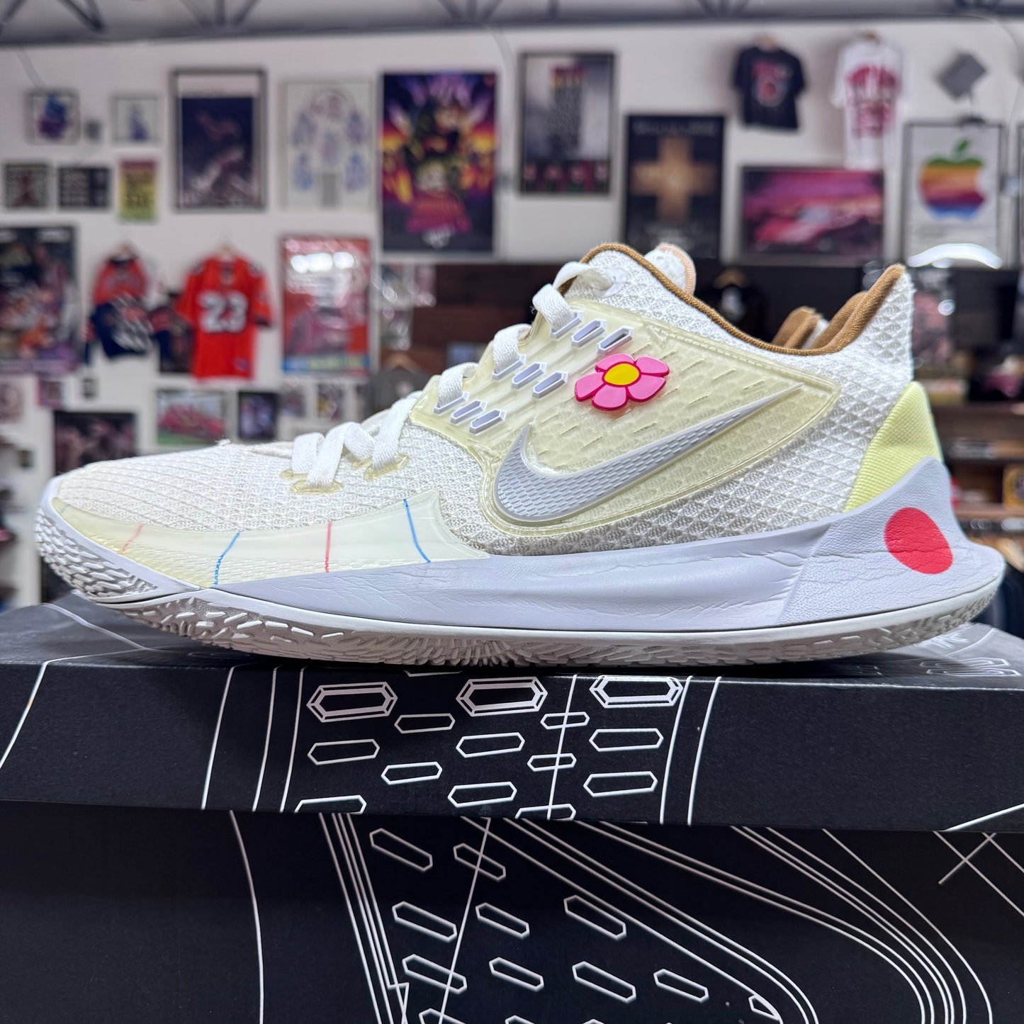 Nike Kyrie 2 'Sandy Cheeks' Size 12