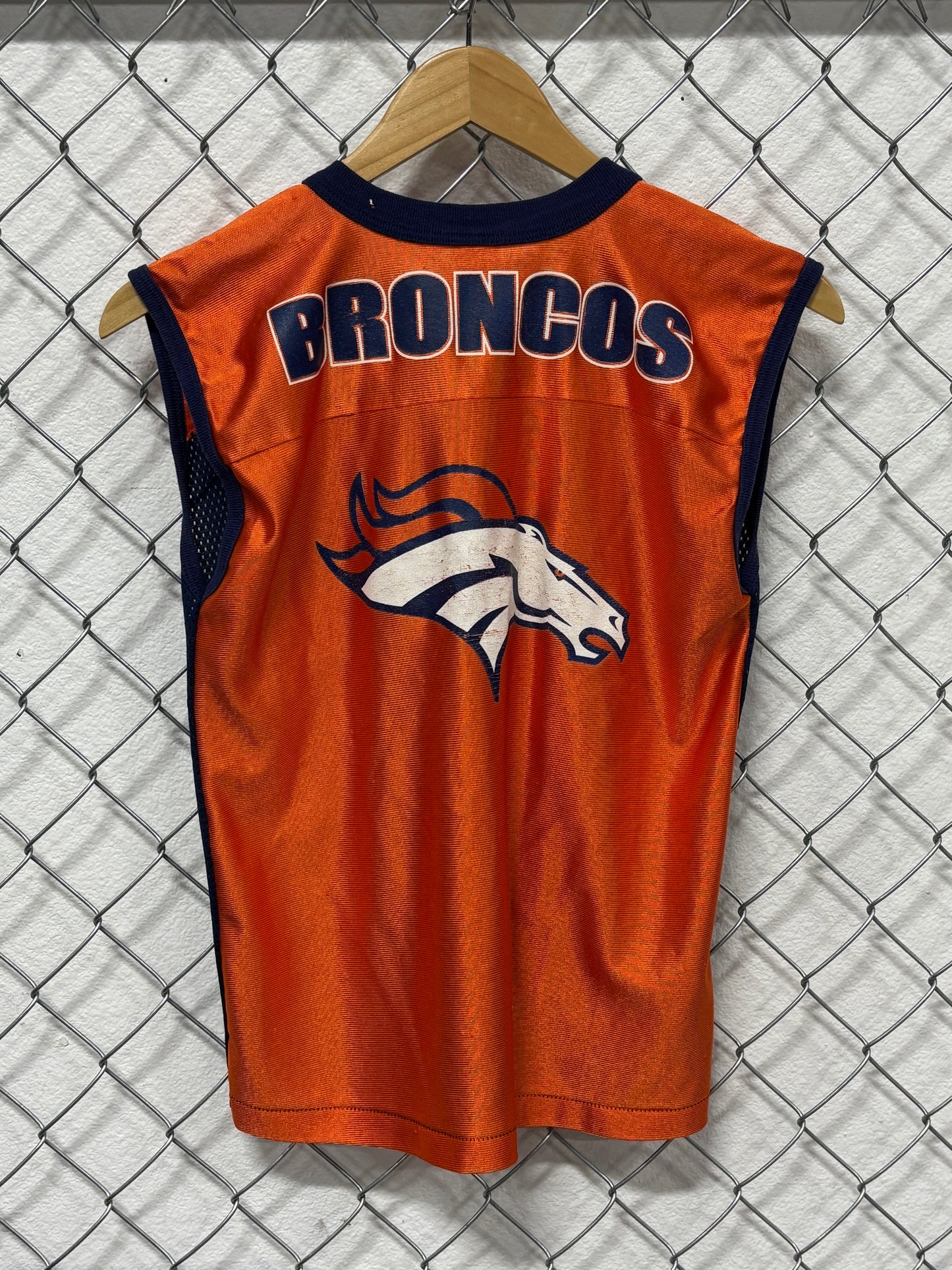 Vintage Denver Broncos Cut Off Football Jersey Style Shirt Size Medium