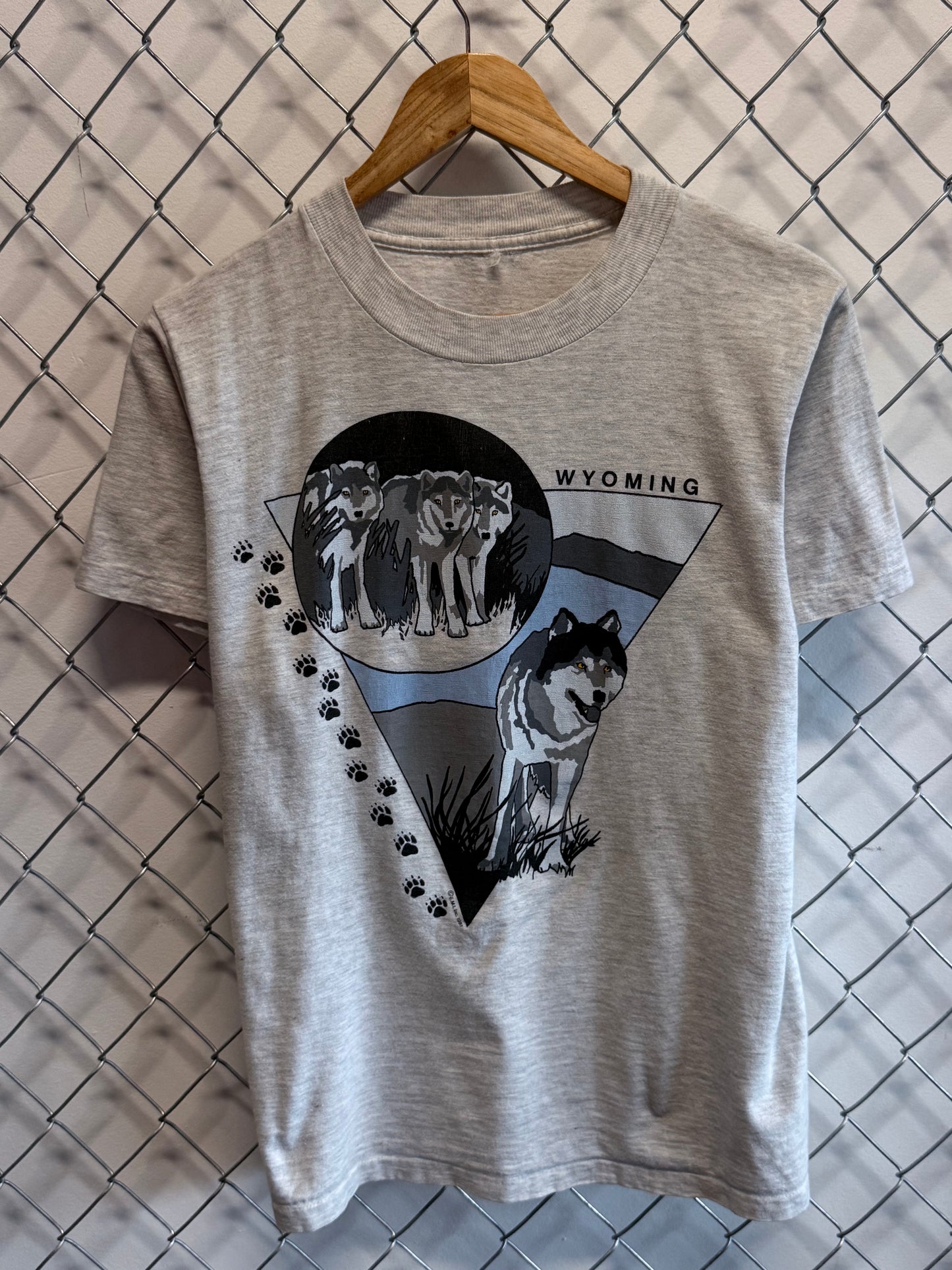 Vintage 90's Wyoming Wolf Pack Nature Graphic Tee Size Medium