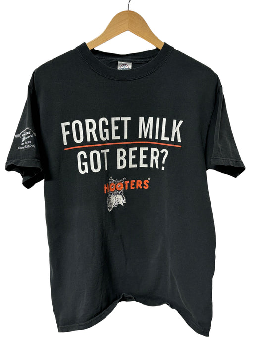Vintage Hooters Forget Milk Got Beer Graphic Tee Size Medium