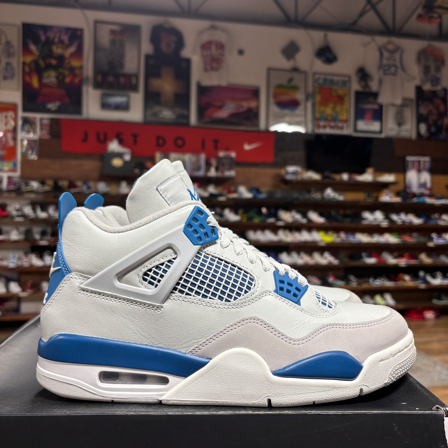 Jordan 4 'Military Blue' Size 10