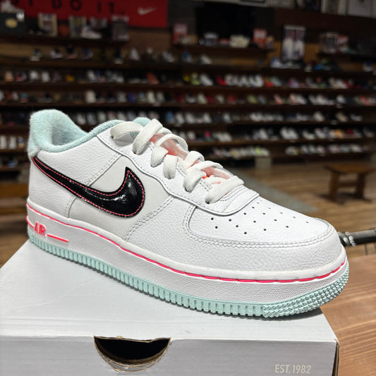 Nike AF1 Low 'White Atomic Pink' Size 5.5Y