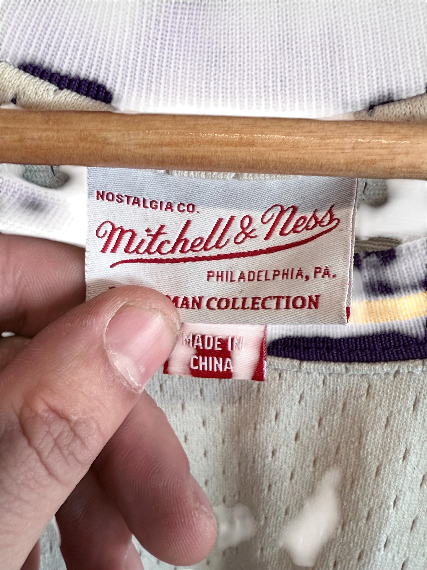 Mitchell & Ness Magic Johnson LA Lakers #32 Jersey Size Small