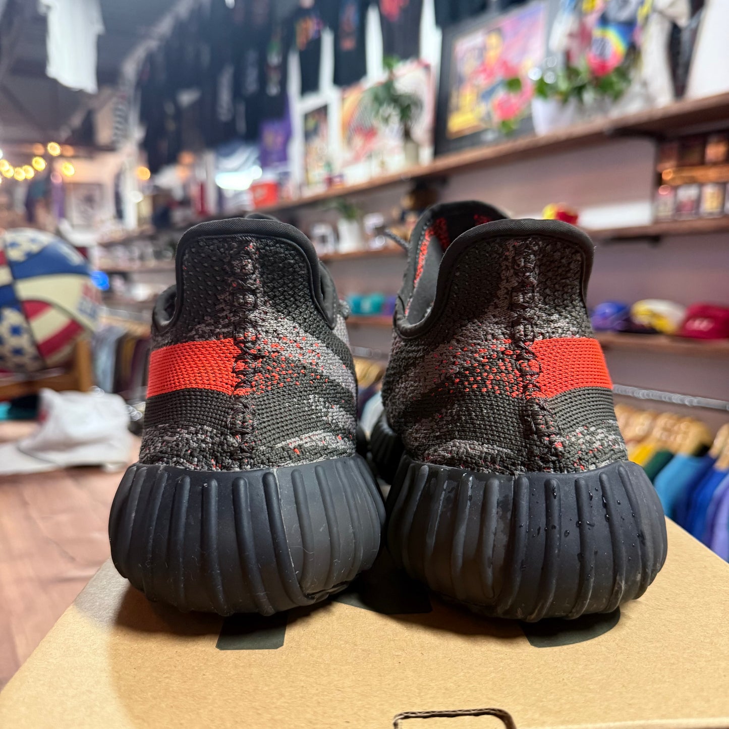 Yeezy 350 v2 'Carbon Beluga' Size 10.5