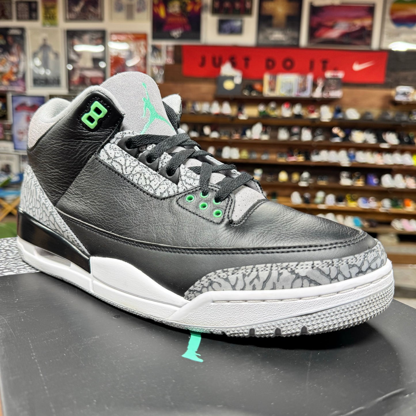 Jordan 3 'Green Glow' Size 11.5