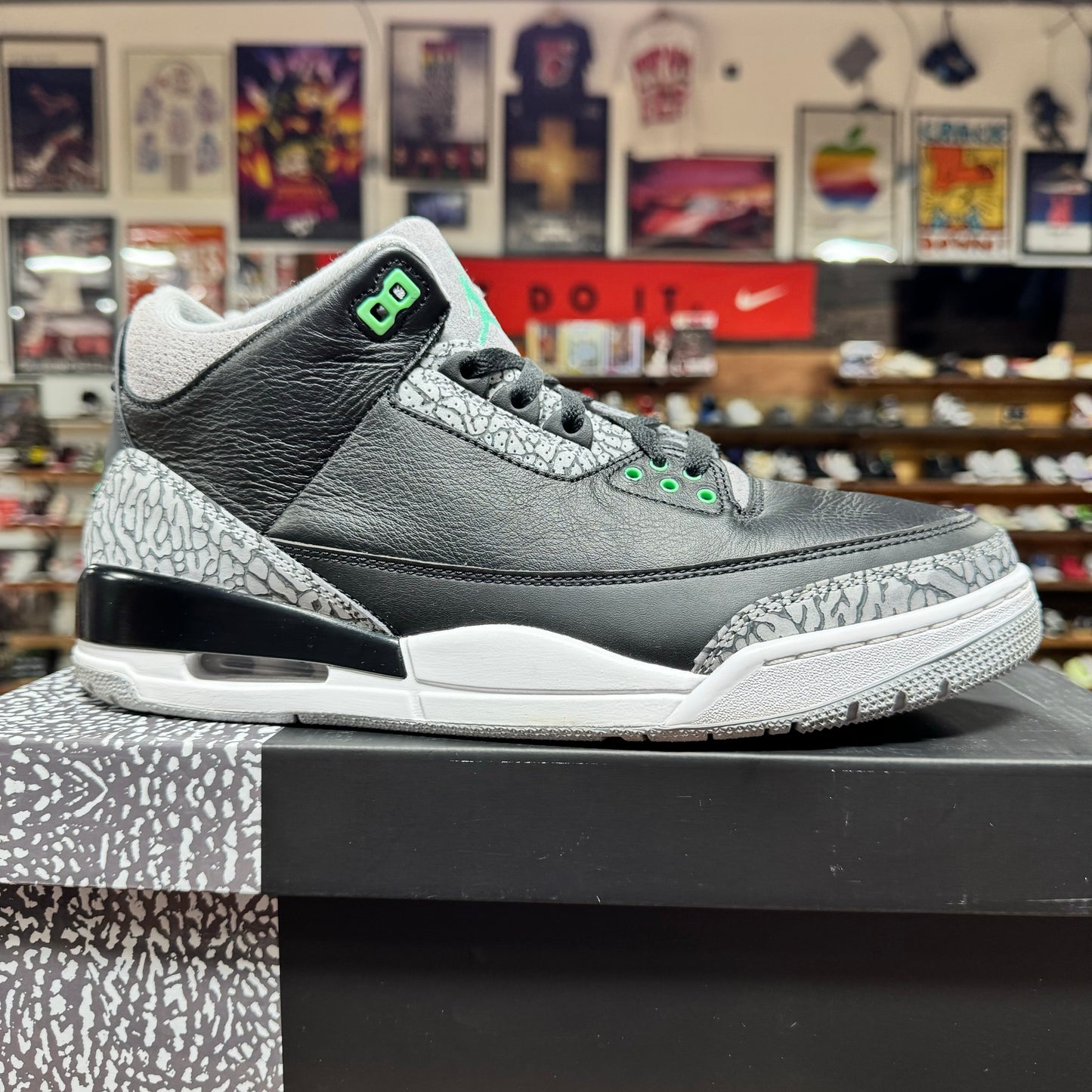 Jordan 3 'Green Glow' Size 11.5