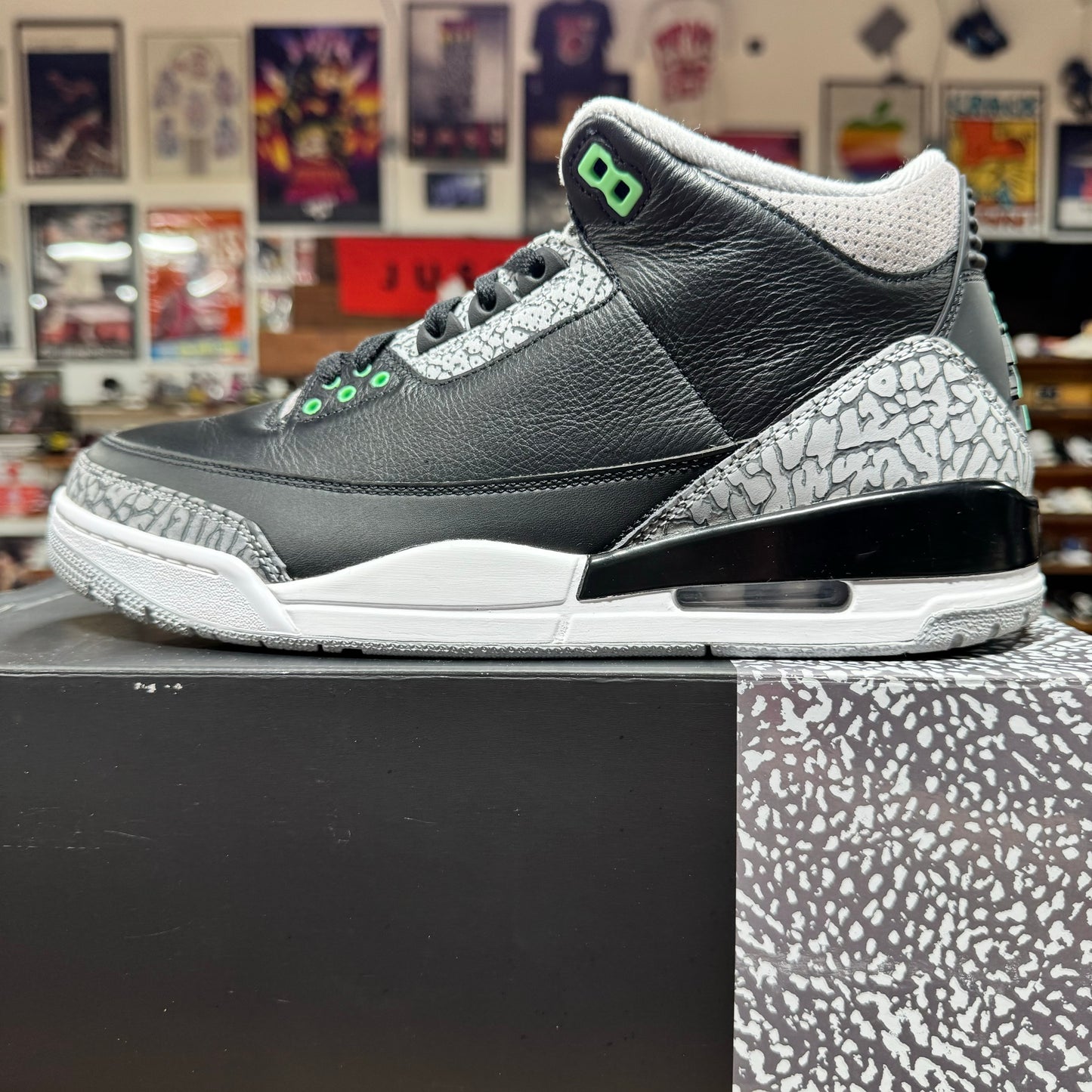 Jordan 3 'Green Glow' Size 11.5