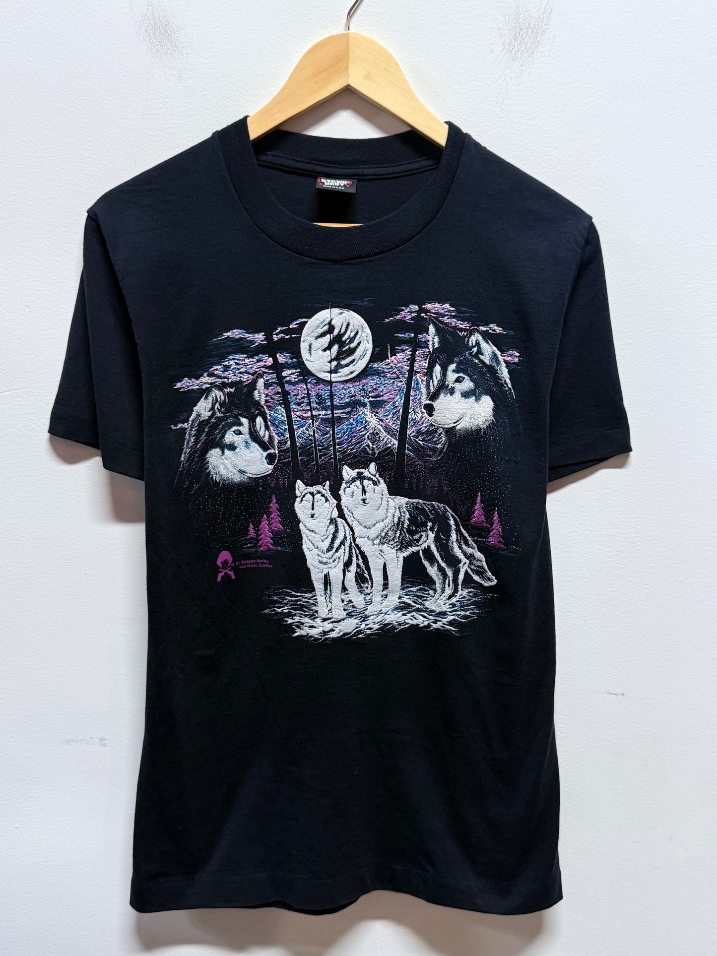 Vintage 1991 Wolf Pack Nature Graphic Tee Size Medium