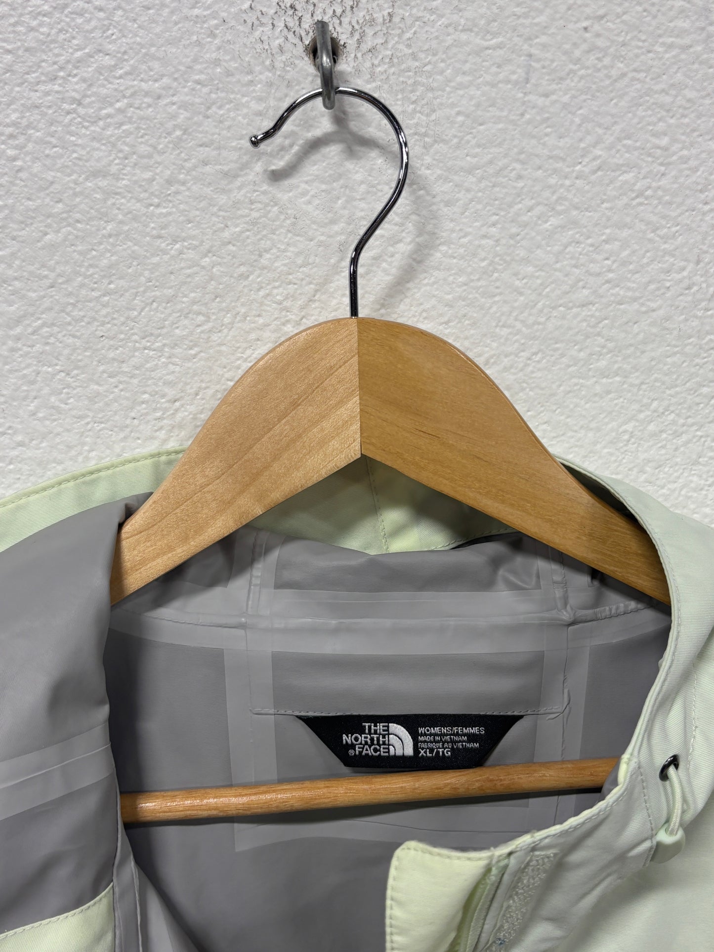 The North Face Women's Dry Vent Shell Jacket Size XL