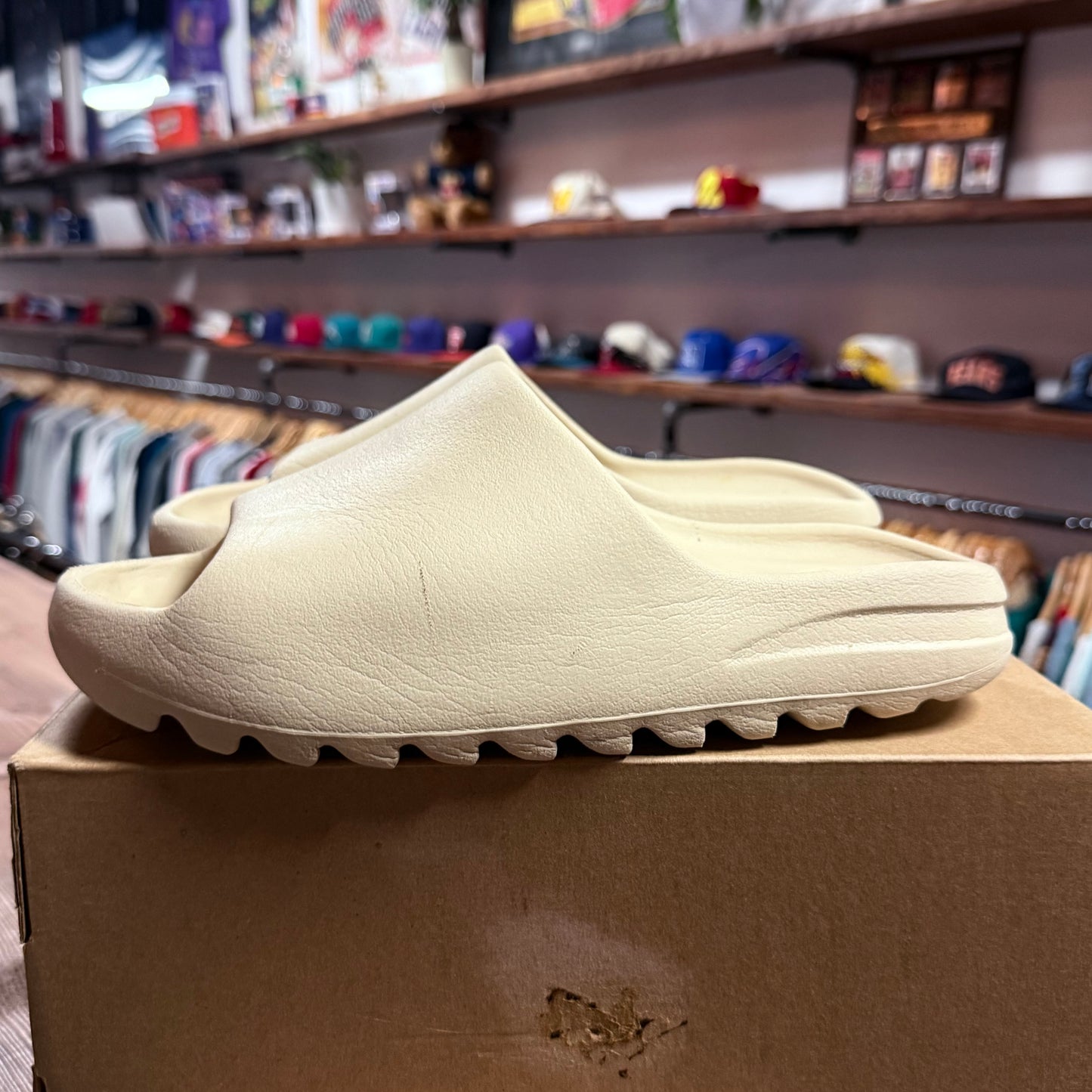 Yeezy Slide 'Bone' Size 9