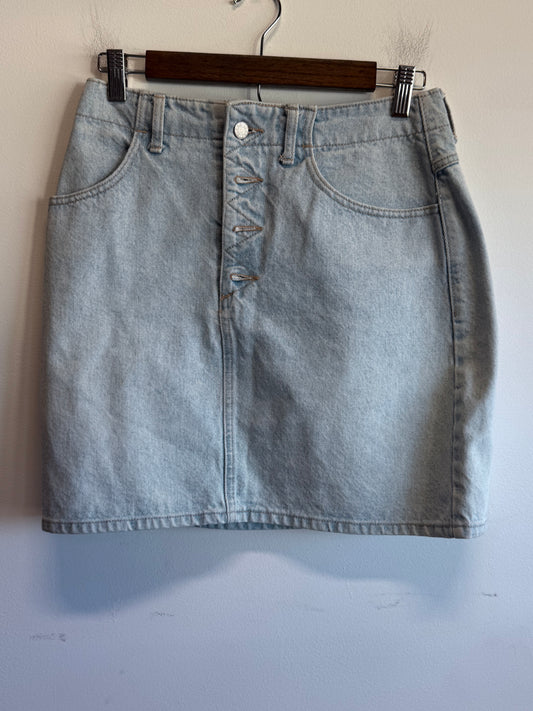 Vintage 90's GUESS Women's Light Wash Denim Mini Skirt Size 27