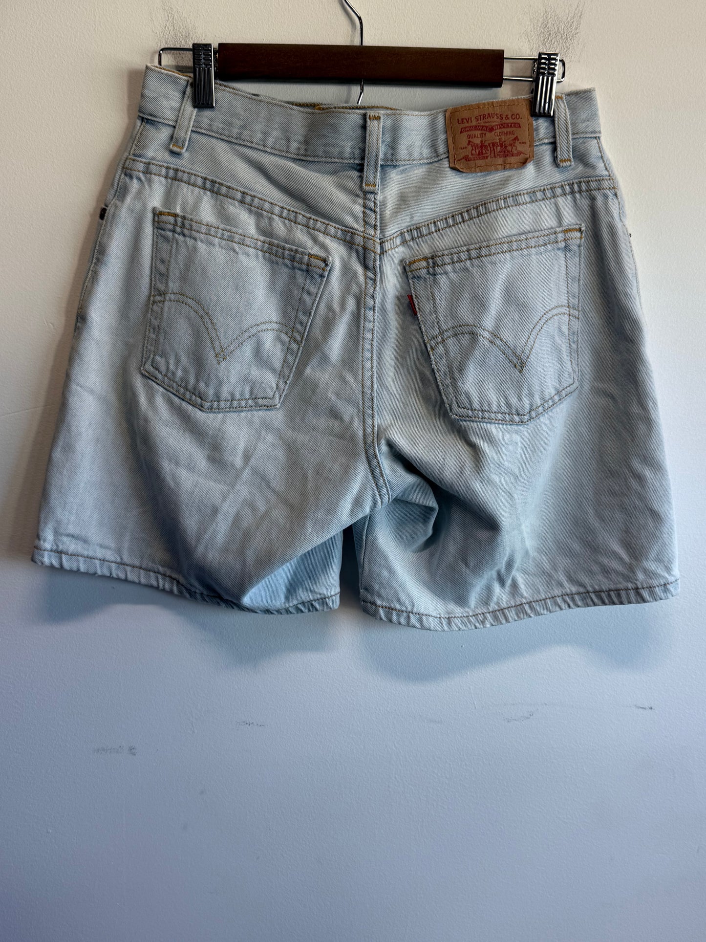 Levi's Women's Light Wash Denim Shorts Size 29