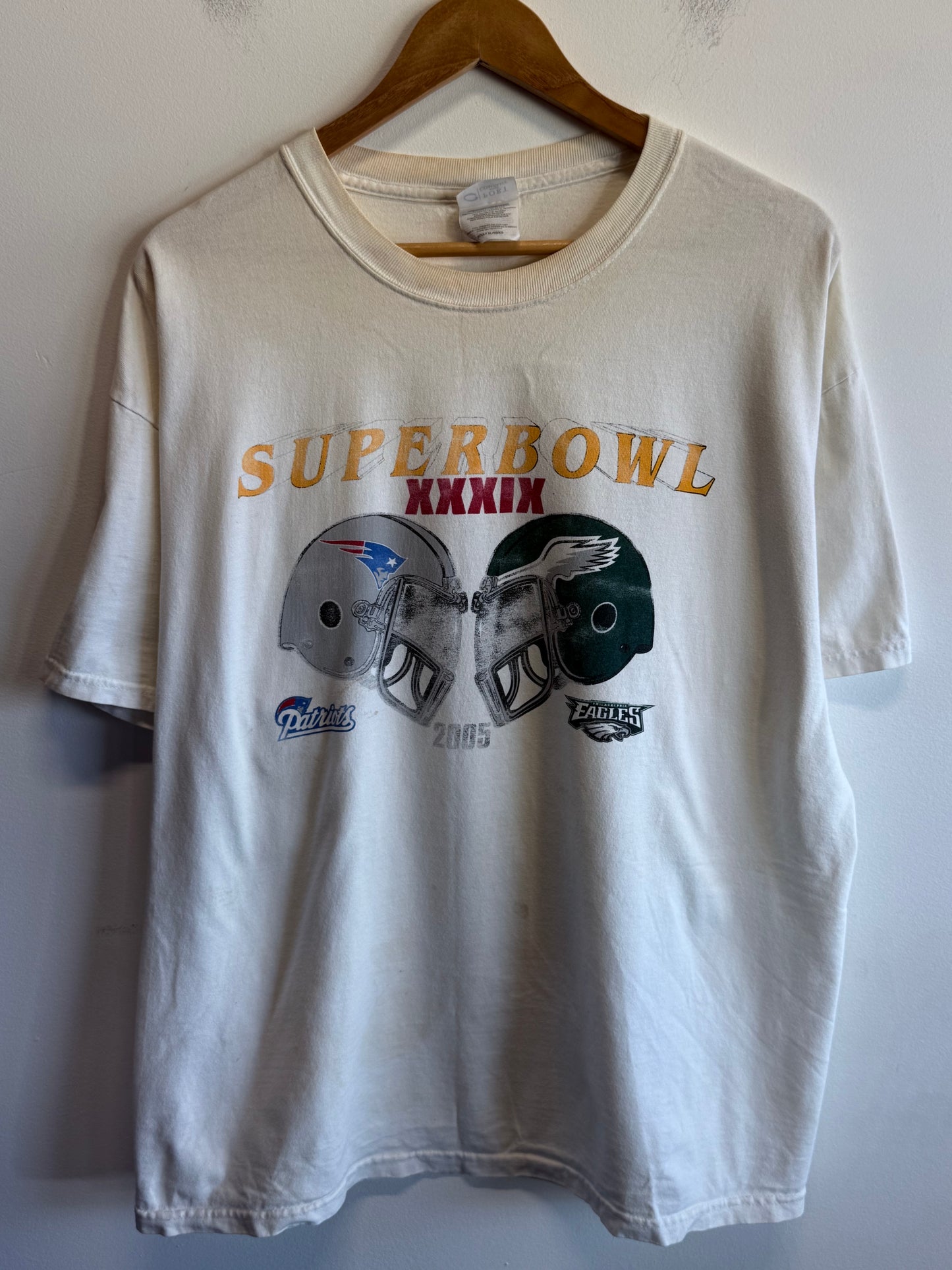 Vintage 2005 Patriots Eagles Superbowl 39 Football Graphic Tee Size XL