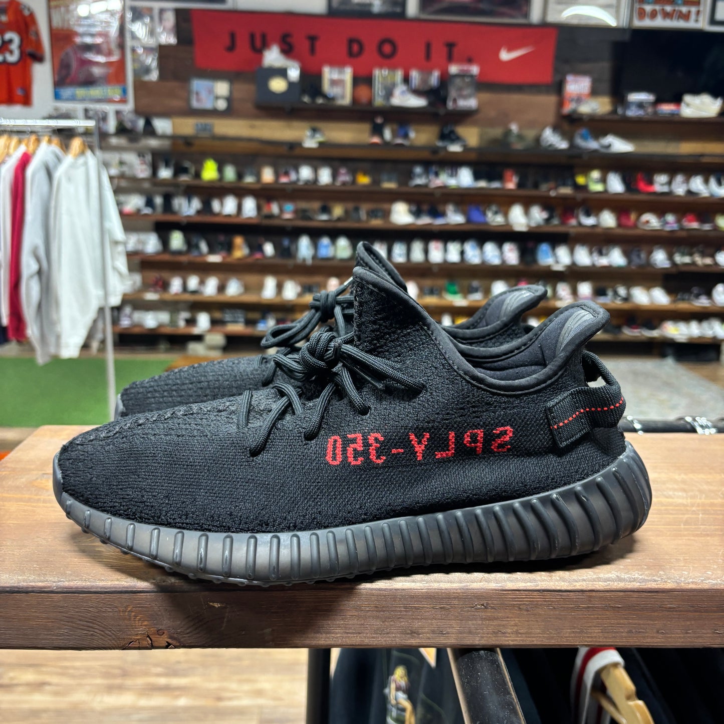 Yeezy 350 v2 'Bred' Size 11