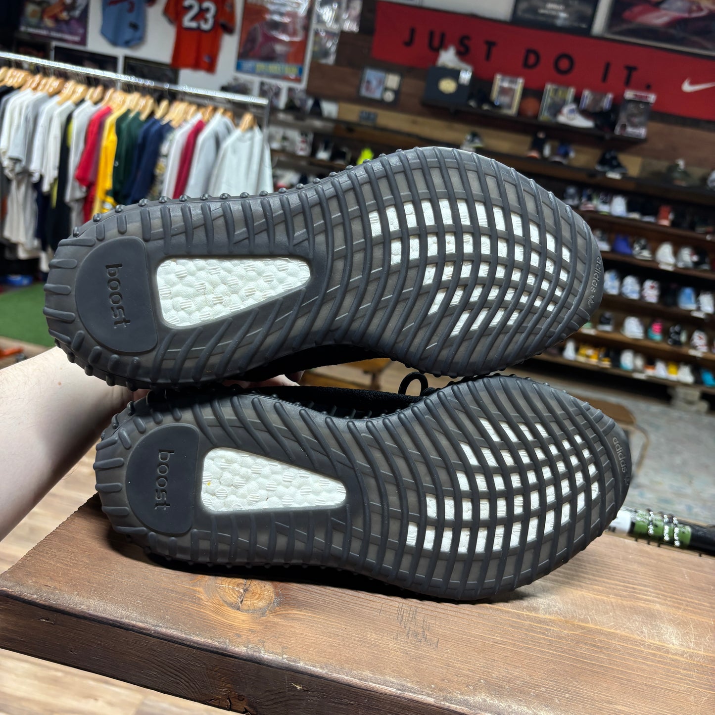 Yeezy 350 v2 'Bred' Size 11