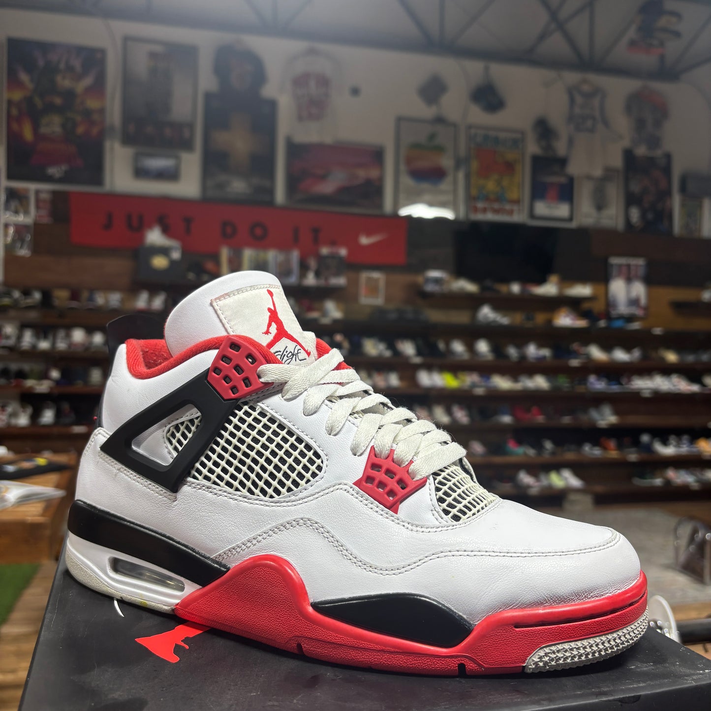 Jordan 4 'Fire Red' Size 10